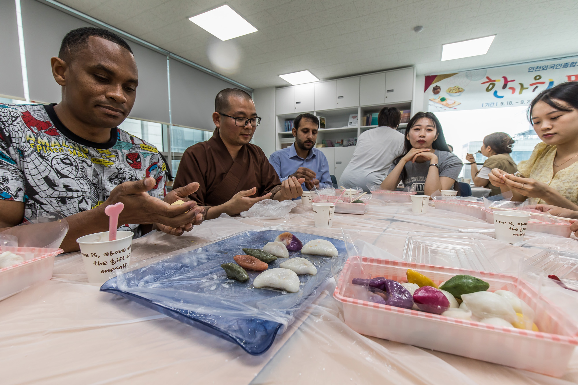 명절;추석;한가위;한가위송편;엔데믹;엔데믹추석;인천외국인종합지원센터;외국인한가위명절음식만들기;명절음식만들기체험프로그램