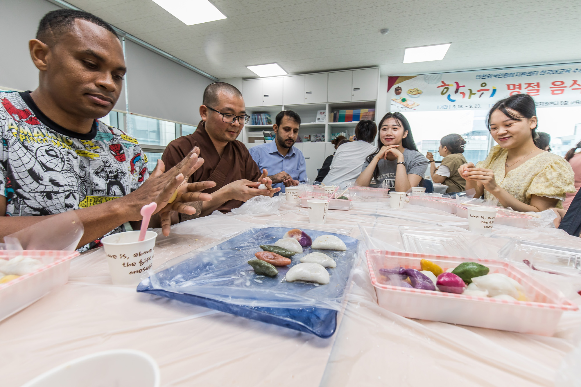 명절;추석;한가위;한가위송편;엔데믹;엔데믹추석;인천외국인종합지원센터;외국인한가위명절음식만들기;명절음식만들기체험프로그램