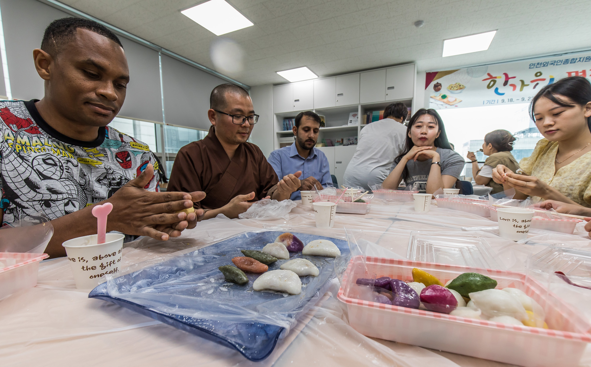 명절;추석;한가위;한가위송편;엔데믹;엔데믹추석;인천외국인종합지원센터;외국인한가위명절음식만들기;명절음식만들기체험프로그램
