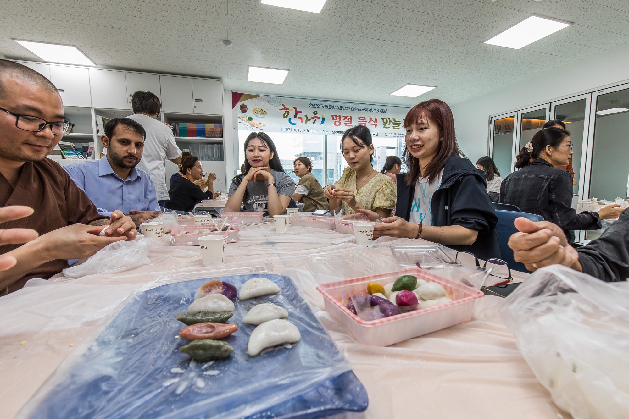 명절;추석;한가위;한가위송편;엔데믹;엔데믹추석;인천외국인종합지원센터;외국인한가위명절음식만들기;명절음식만들기체험프로그램