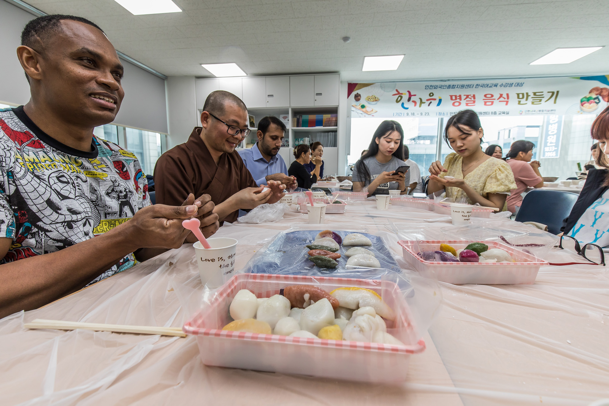 명절;추석;한가위;한가위송편;엔데믹;엔데믹추석;인천외국인종합지원센터;외국인한가위명절음식만들기;명절음식만들기체험프로그램