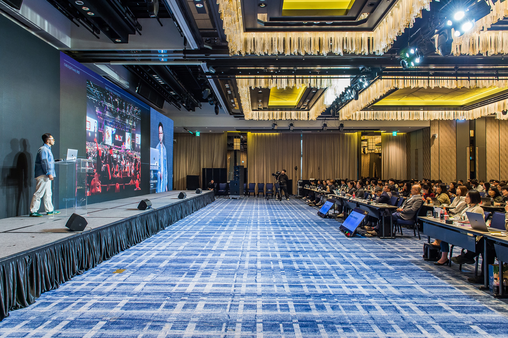 경제;행사;비즈한국;브랜드비즈;브랜드비즈컨퍼런스;브랜드비즈2023;AI시대브랜드디자인