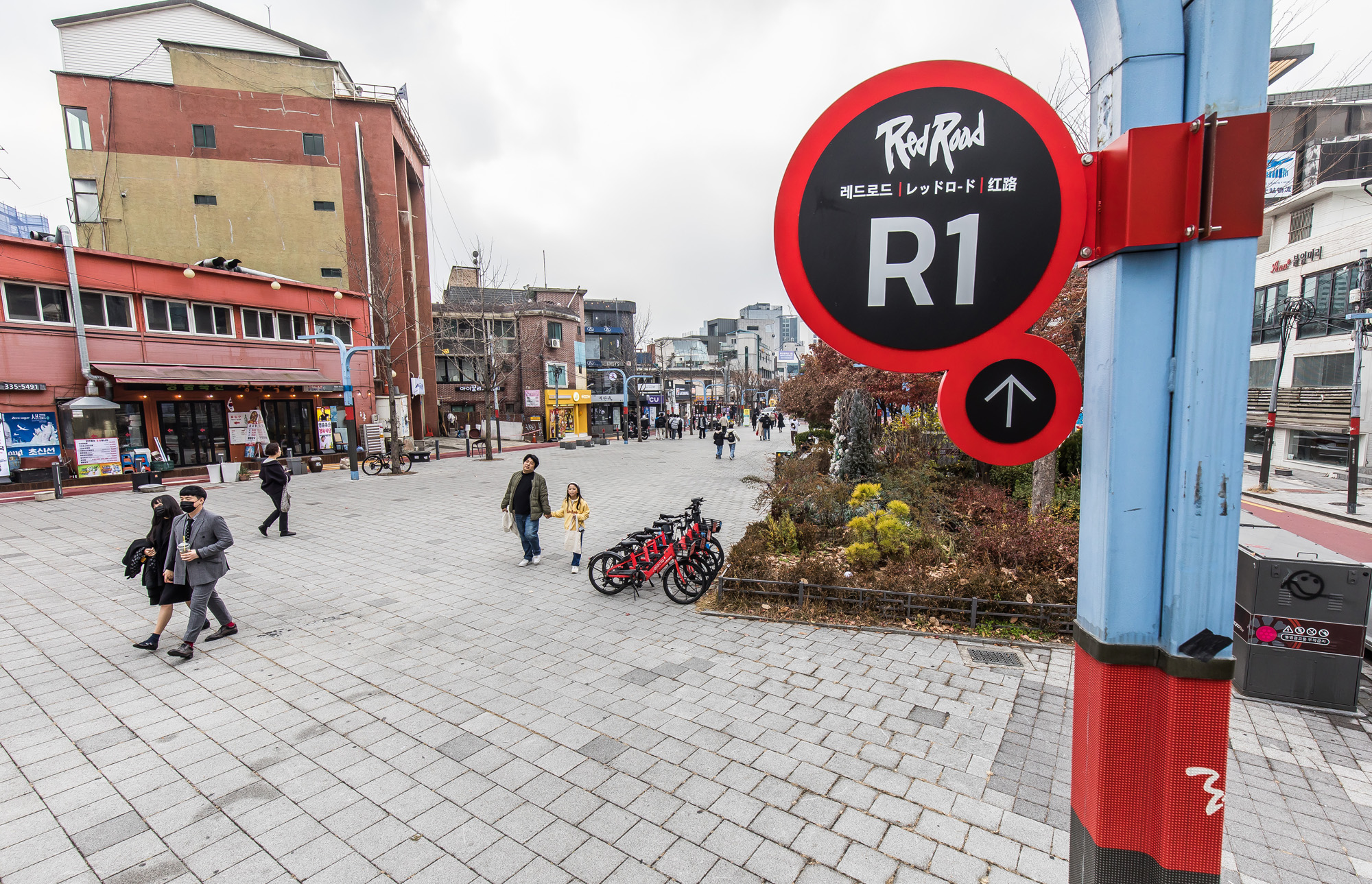 사회;세태;화보;홍대;홍대거리;홍대레드로드;마포구관광특화거리;redroad;홍대중심가차없는거리;경제상권;홍대상권