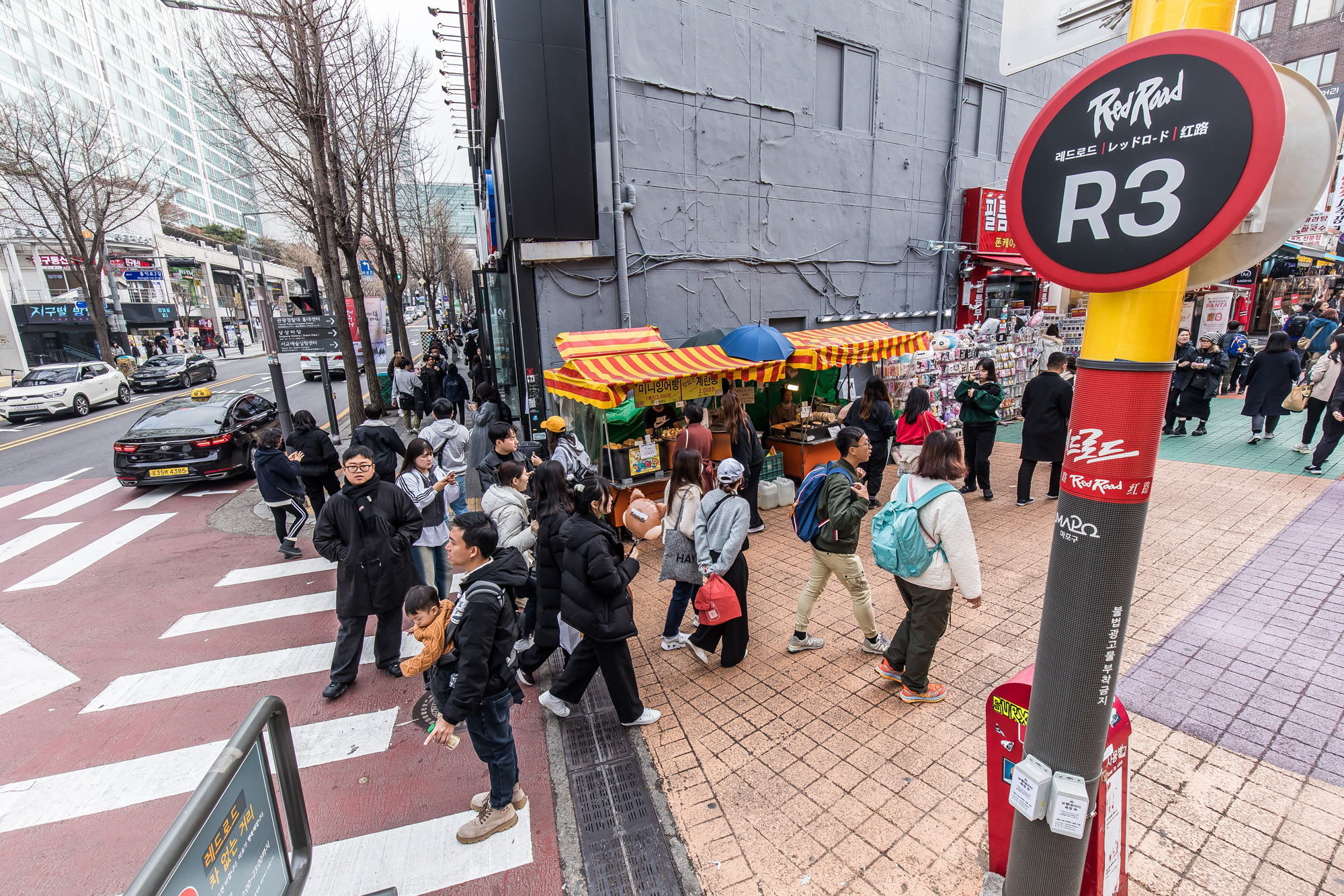 사회;세태;화보;홍대;홍대거리;홍대레드로드;마포구관광특화거리;redroad;홍대중심가차없는거리;경제상권;홍대상권