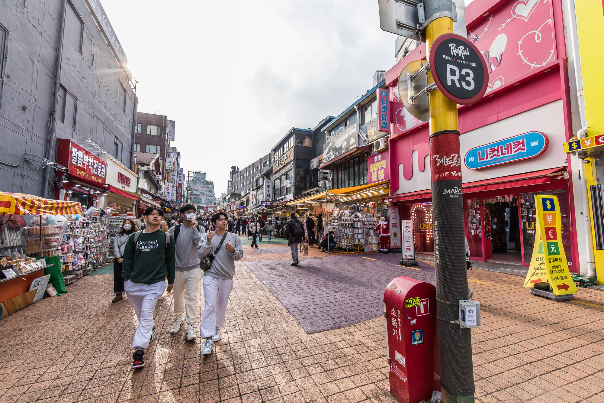 사회;세태;화보;홍대;홍대거리;홍대레드로드;마포구관광특화거리;redroad;홍대중심가차없는거리;경제상권;홍대상권