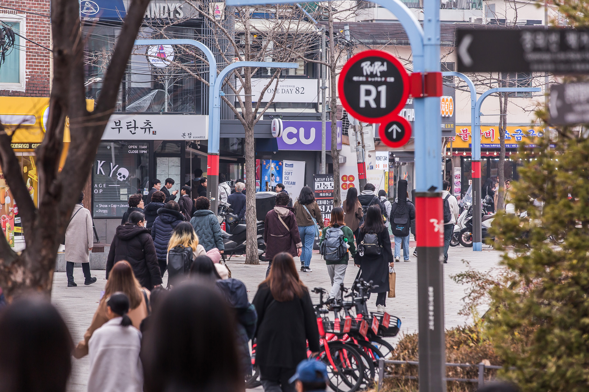 사회;세태;화보;홍대;홍대거리;홍대레드로드;마포구관광특화거리;redroad;홍대중심가차없는거리;경제상권;홍대상권