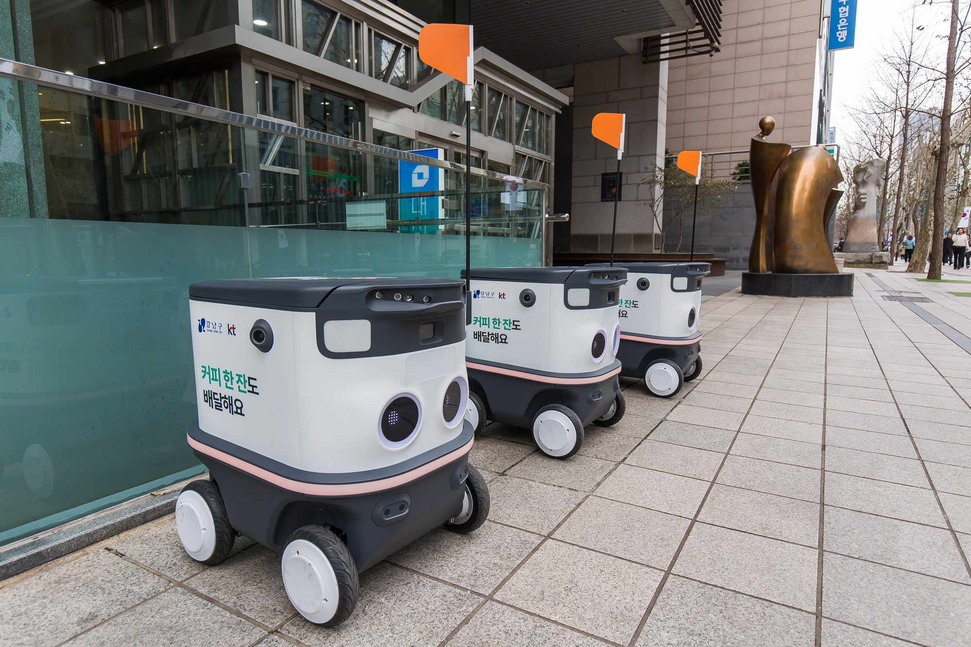 사회;IT;정보통신;테크;기술;자율주행로봇;자율주행배달로봇;뉴비;강남누비는로봇