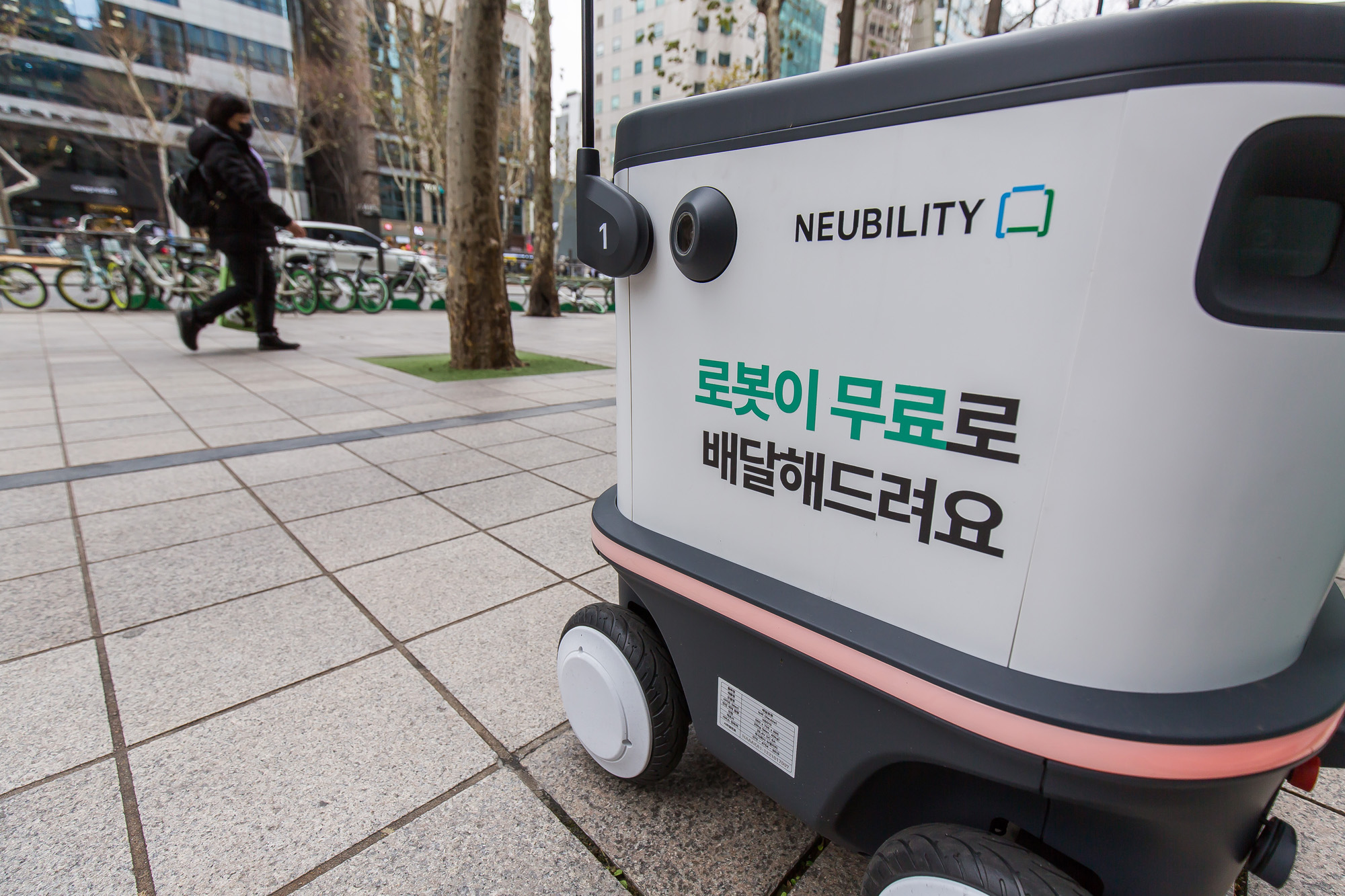 사회;IT;정보통신;테크;기술;자율주행로봇;자율주행배달로봇;뉴비;강남누비는로봇