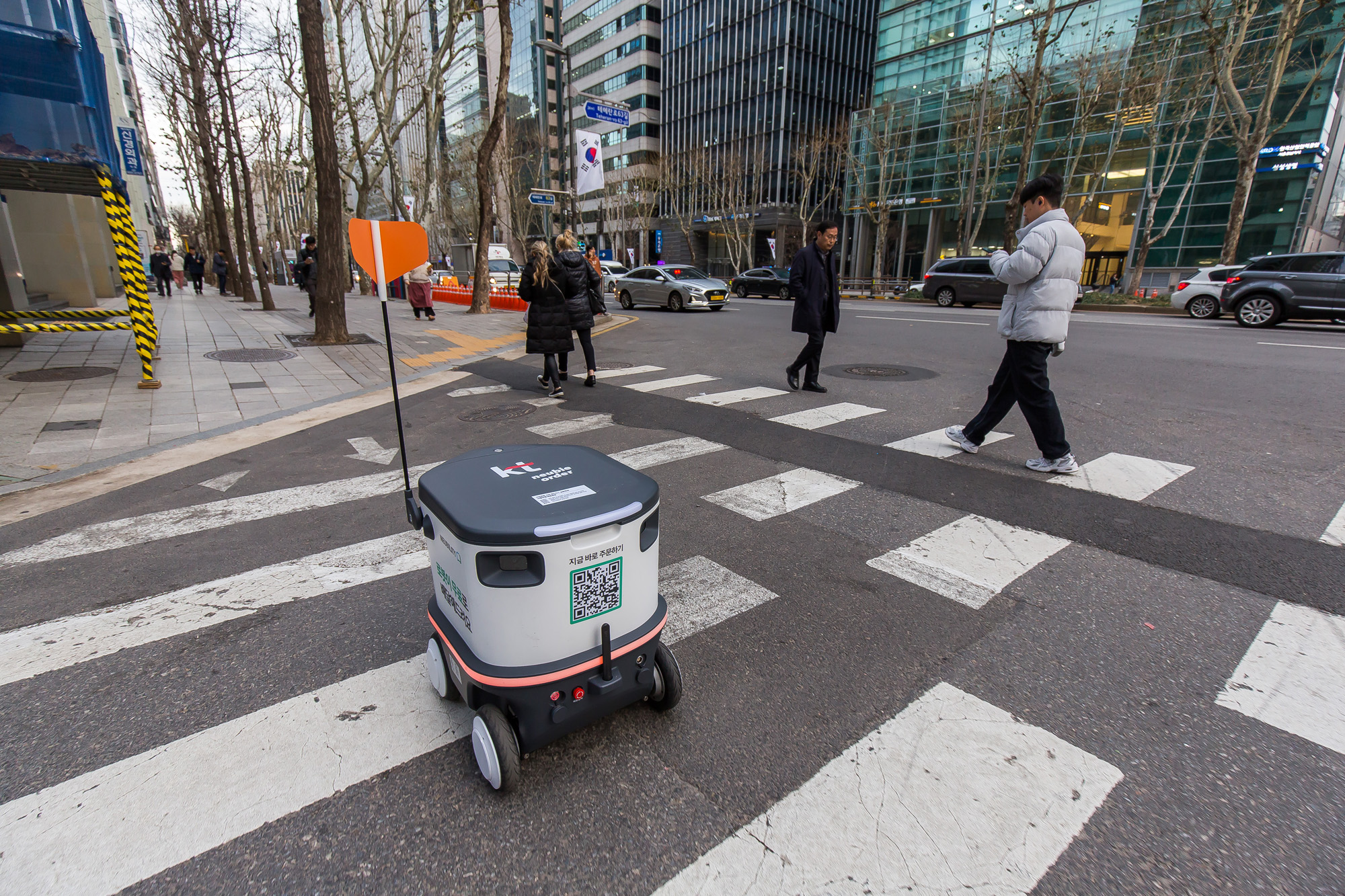 사회;IT;정보통신;테크;기술;자율주행로봇;자율주행배달로봇;뉴비;강남누비는로봇