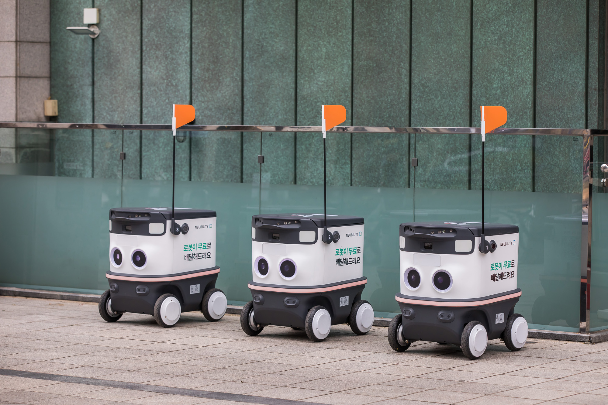 사회;IT;정보통신;테크;기술;자율주행로봇;자율주행배달로봇;뉴비;강남누비는로봇