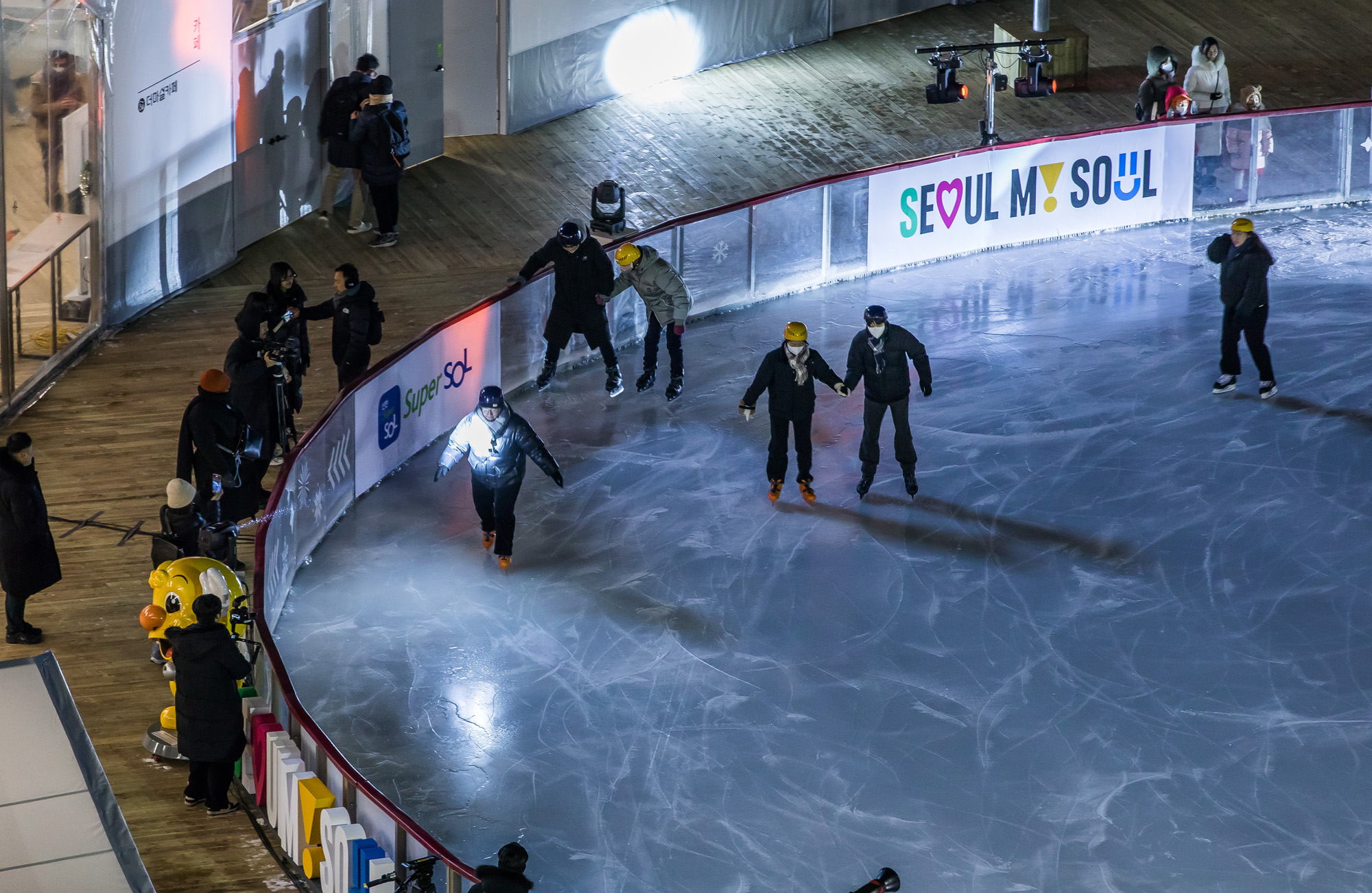 사회;겨울;계절;스케이트장;서울광장스케이트장개장;시청광장스케이트장