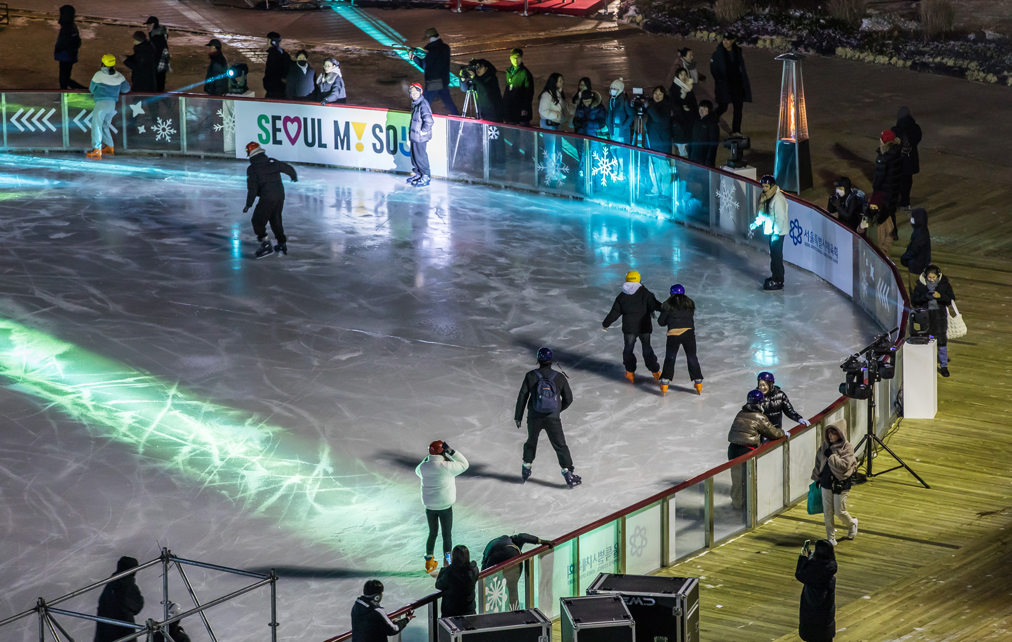 사회;겨울;계절;스케이트장;서울광장스케이트장개장;시청광장스케이트장