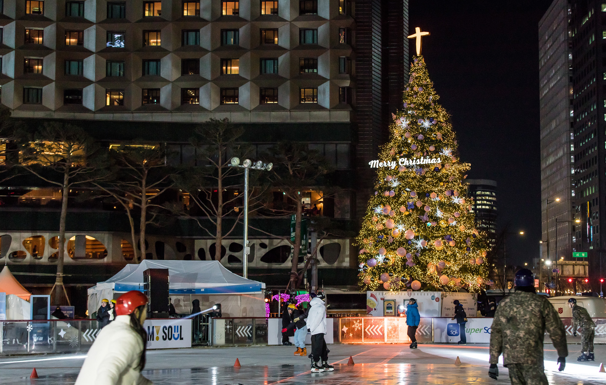 사회;겨울;계절;스케이트장;서울광장스케이트장개장;시청광장스케이트장