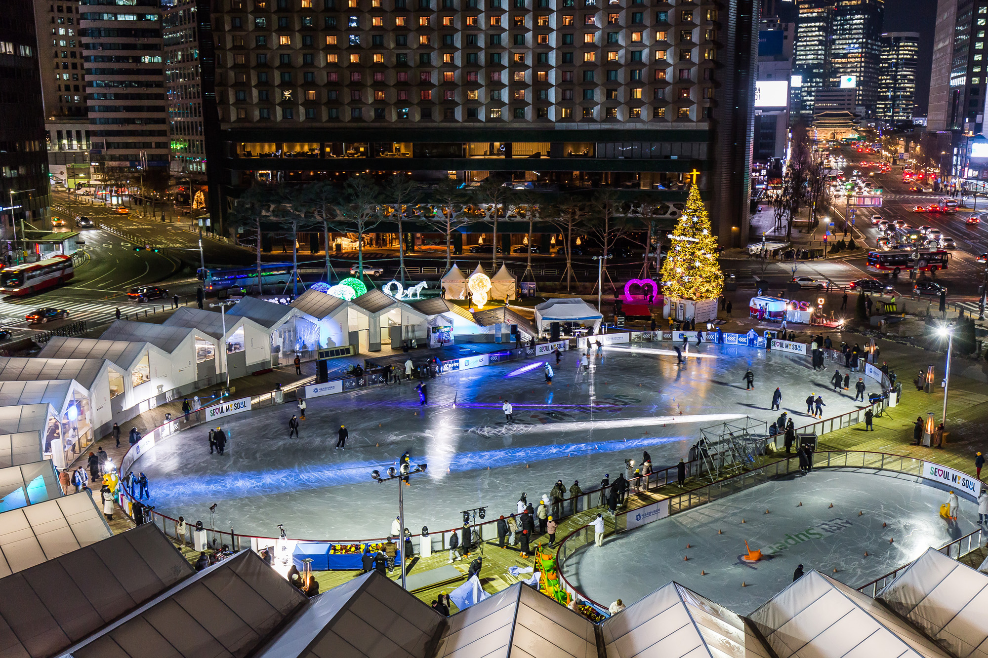 사회;겨울;계절;스케이트장;서울광장스케이트장개장;시청광장스케이트장