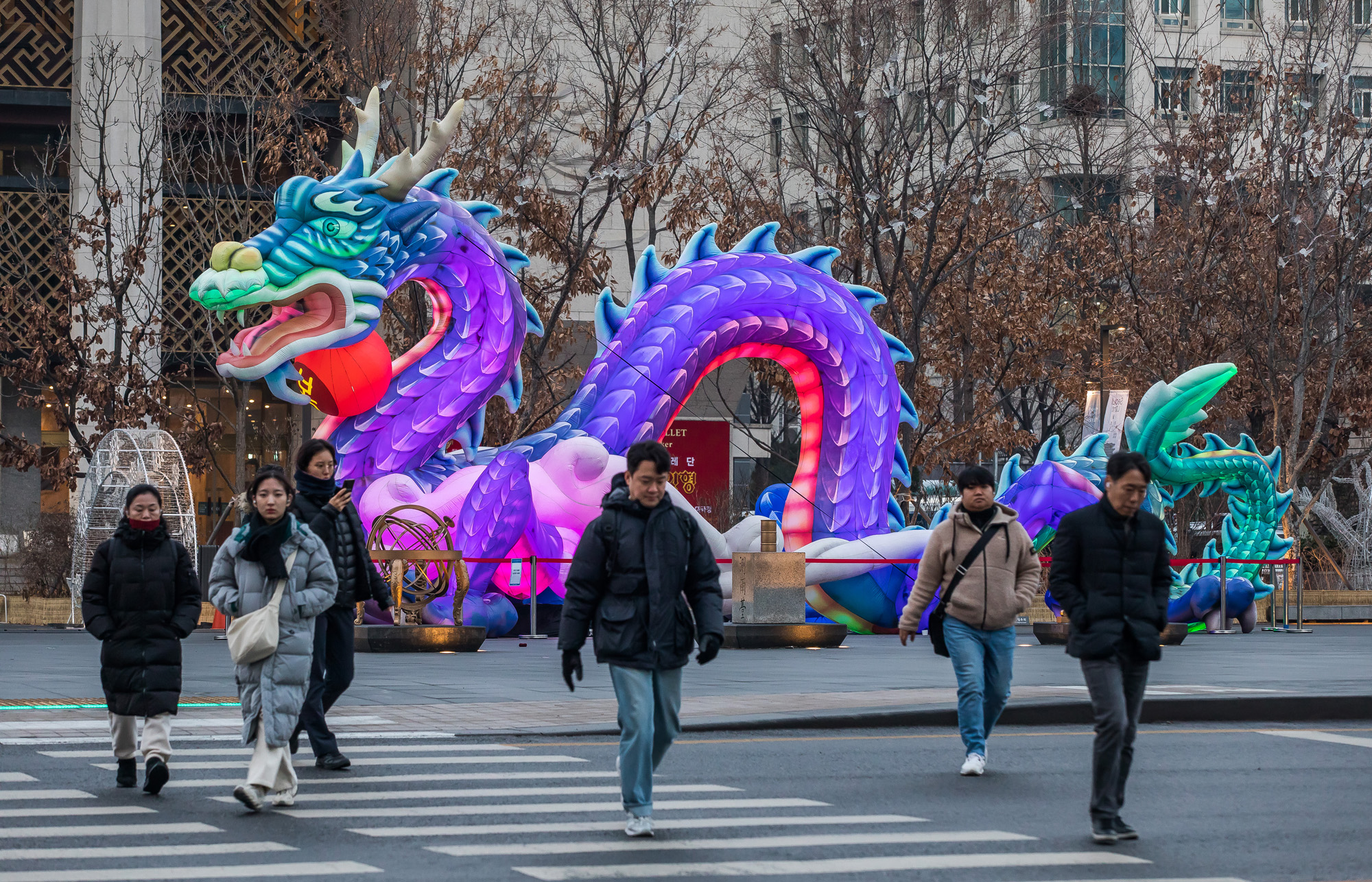 사회;세태;신년;신년호;청룡의해;용의해;2024년;푸른용조형물;광화문광장;2023서울빛초롱축제