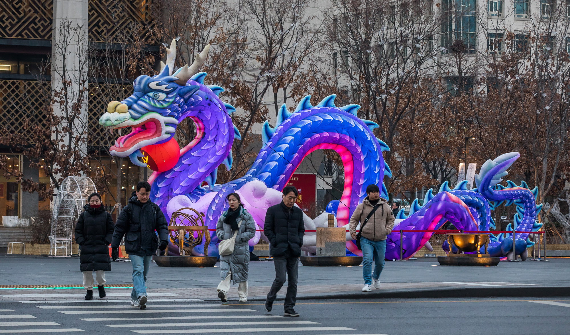 사회;세태;신년;신년호;청룡의해;용의해;2024년;푸른용조형물;광화문광장;2023서울빛초롱축제