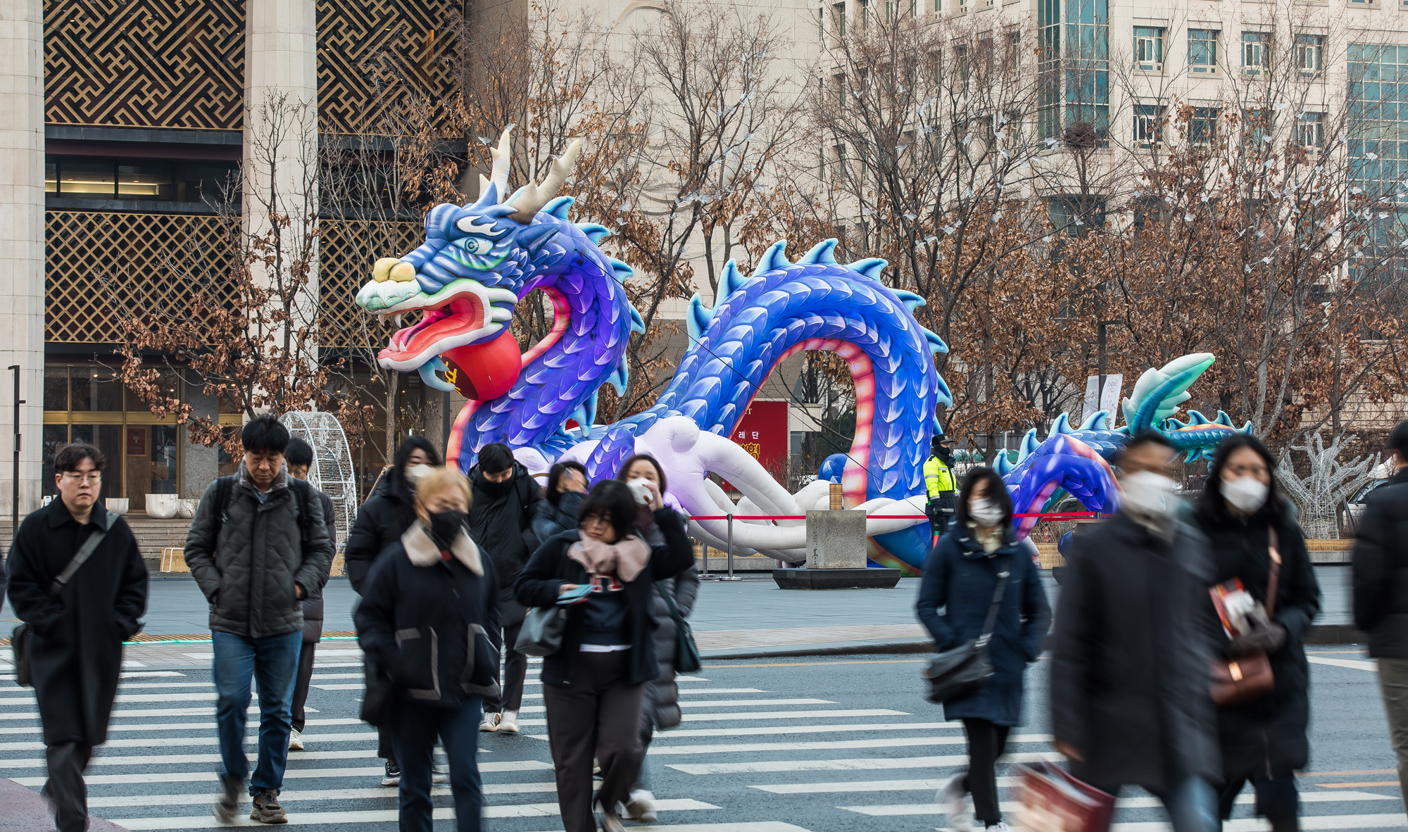 사회;세태;신년;신년호;청룡의해;용의해;2024년;푸른용조형물;광화문광장;2023서울빛초롱축제