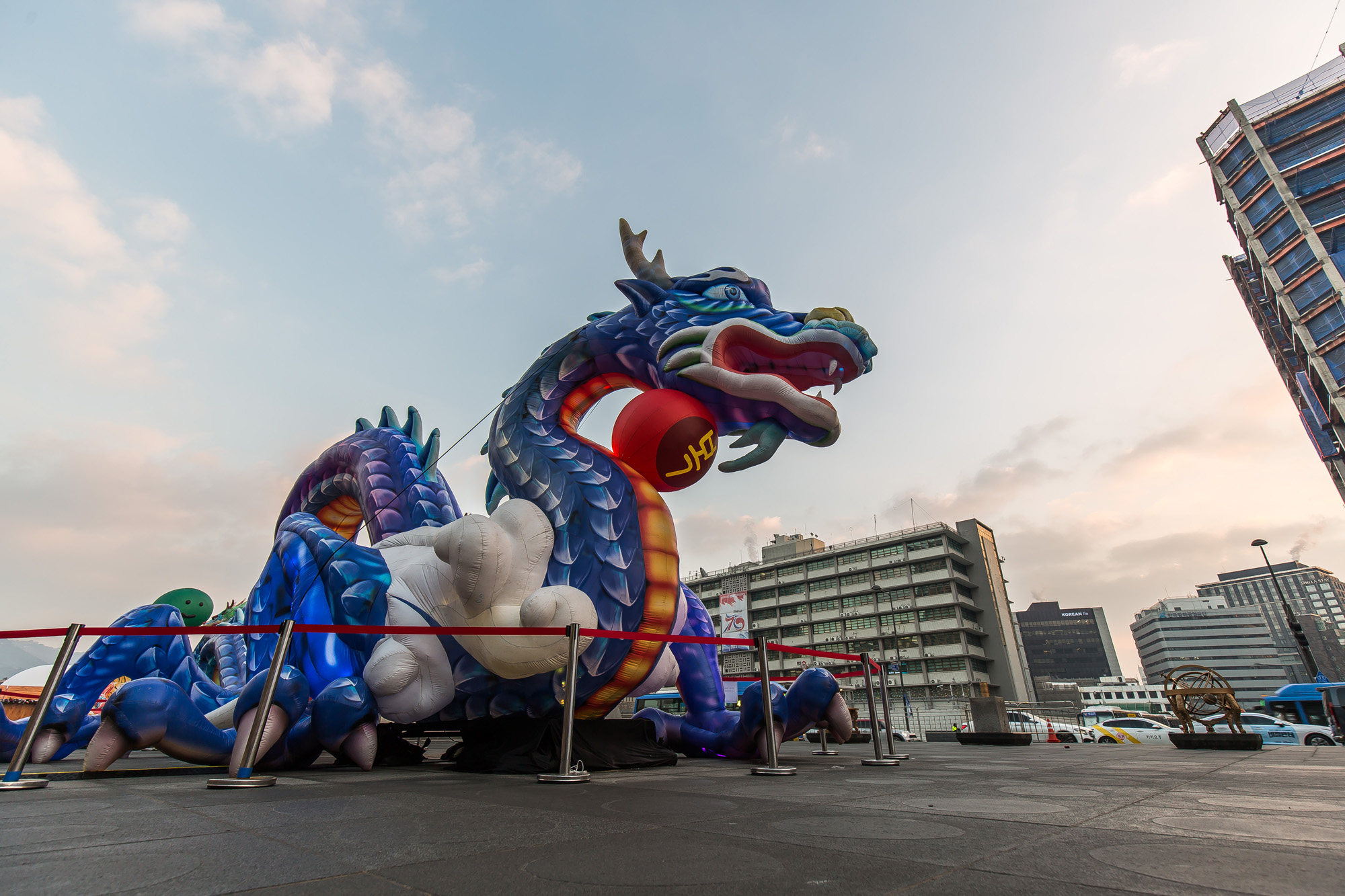 사회;세태;신년;신년호;청룡의해;용의해;2024년;푸른용조형물;광화문광장;2023서울빛초롱축제