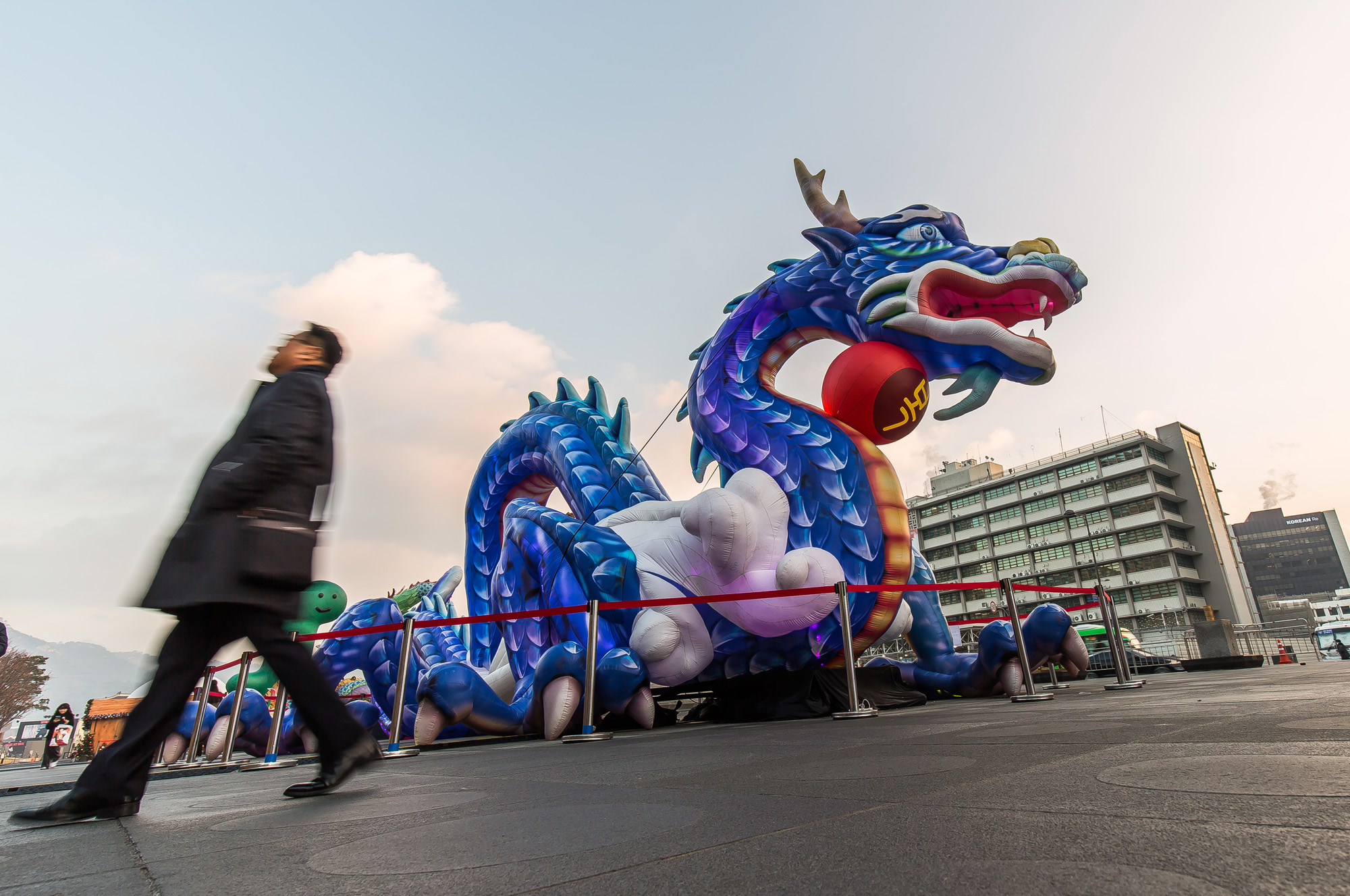 사회;세태;신년;신년호;청룡의해;용의해;2024년;푸른용조형물;광화문광장;2023서울빛초롱축제
