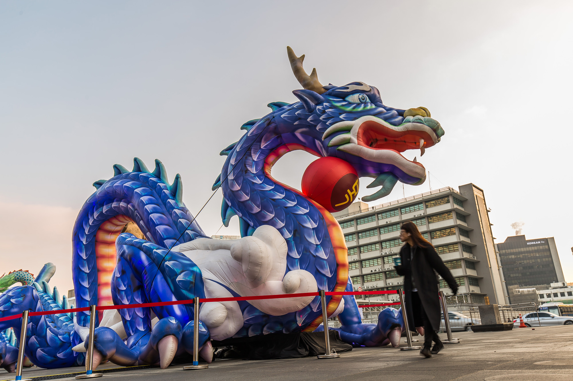 사회;세태;신년;신년호;청룡의해;용의해;2024년;푸른용조형물;광화문광장;2023서울빛초롱축제