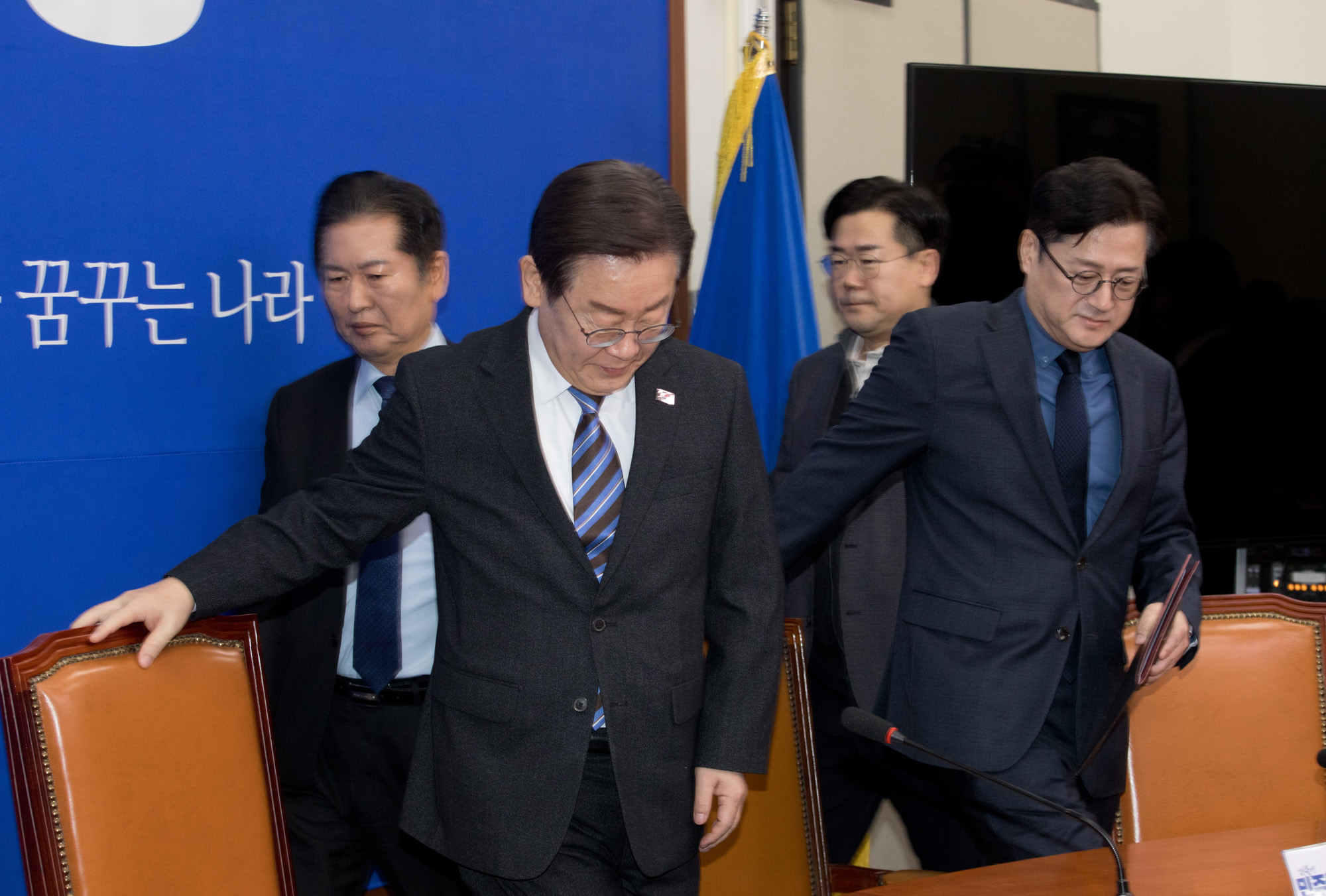 정치;더불어민주당;최고위원회의