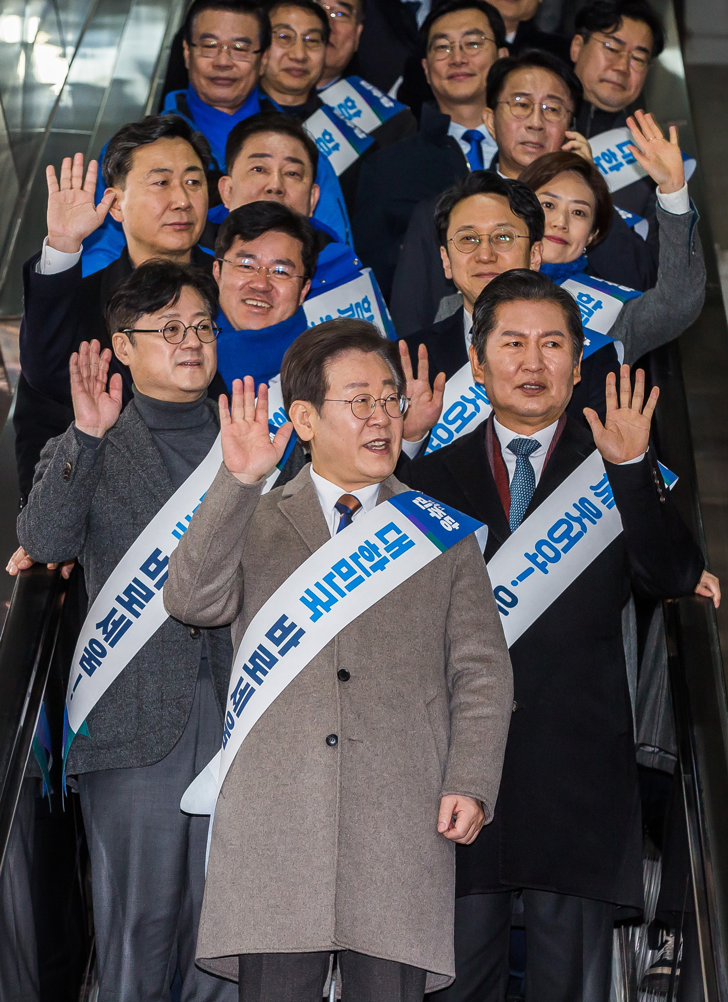 정치;정당;더불어민주당;민주당;설귀성길인사;용산역설귀성길인사;이재명;홍익표;민주당지도부;설날;설연휴