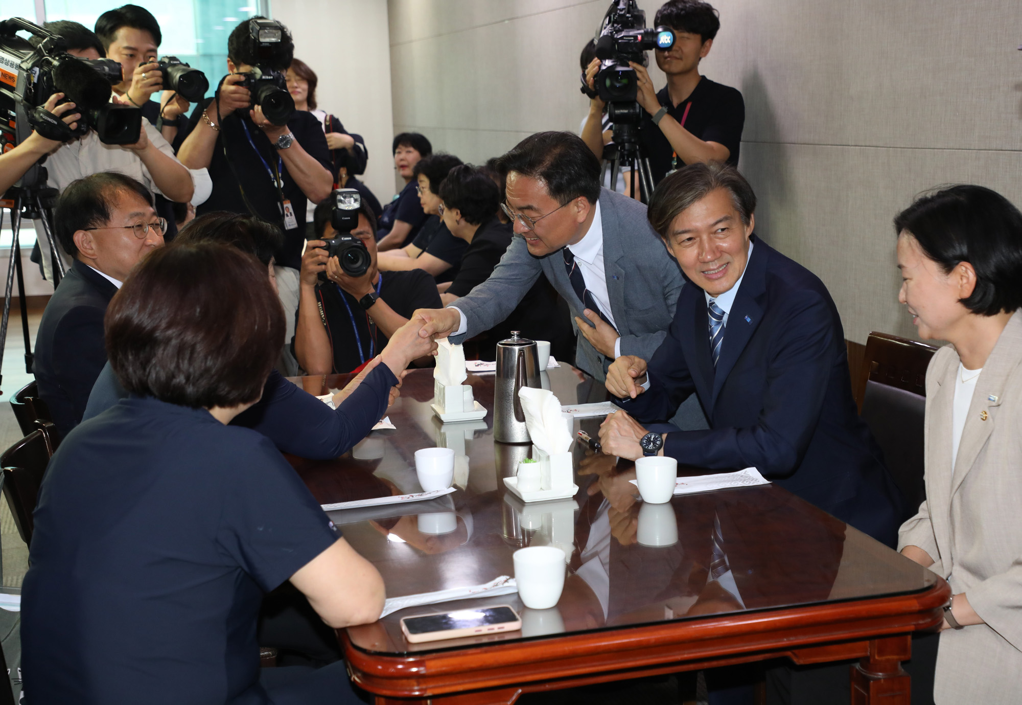 정치;국회;조국;조국혁신당;국회청소노동자
