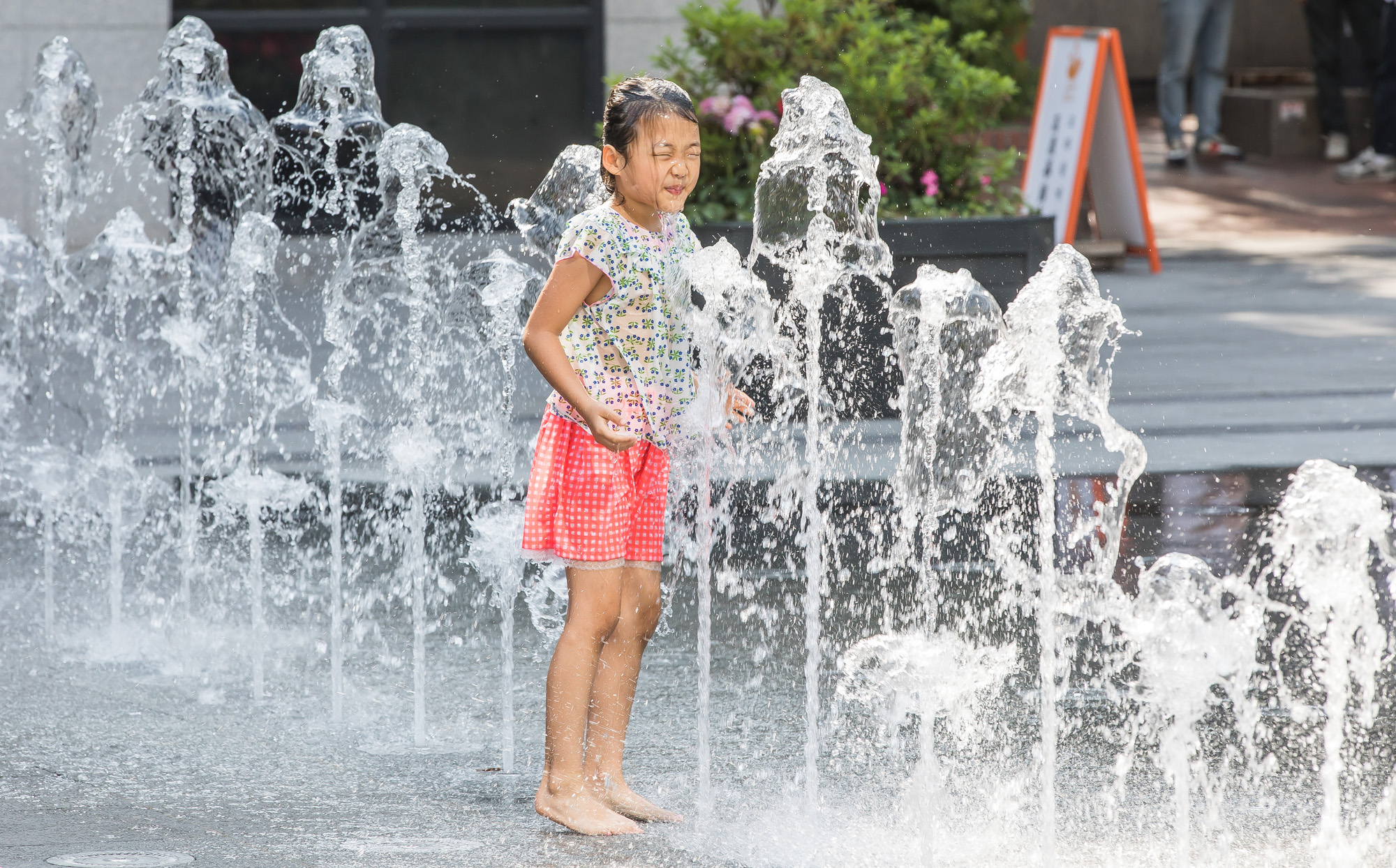 사회;세태;계절스케치;여름;폭염;무더위;광화문광장분수대;분수대물놀이