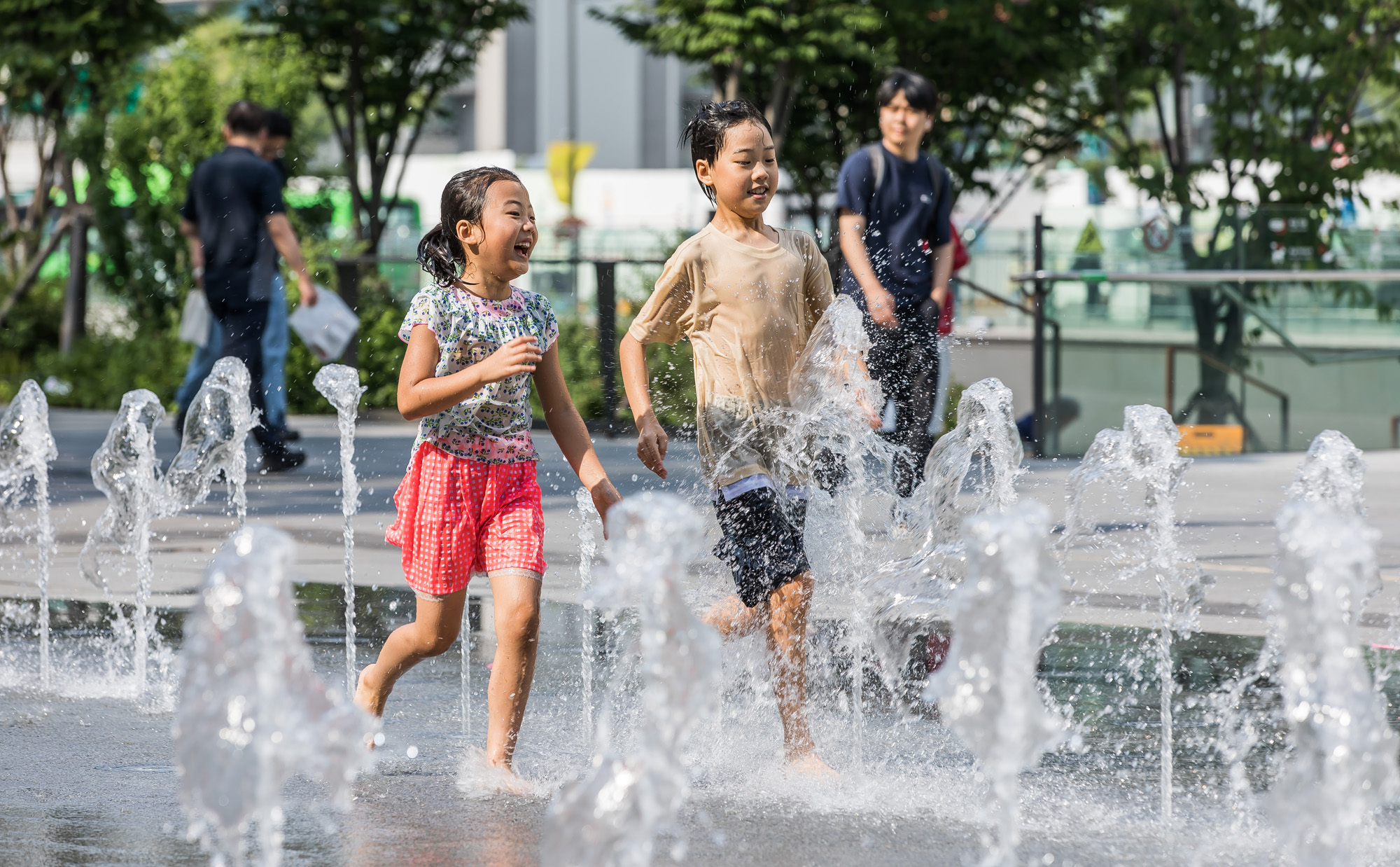 사회;세태;계절스케치;여름;폭염;무더위;광화문광장분수대;분수대물놀이