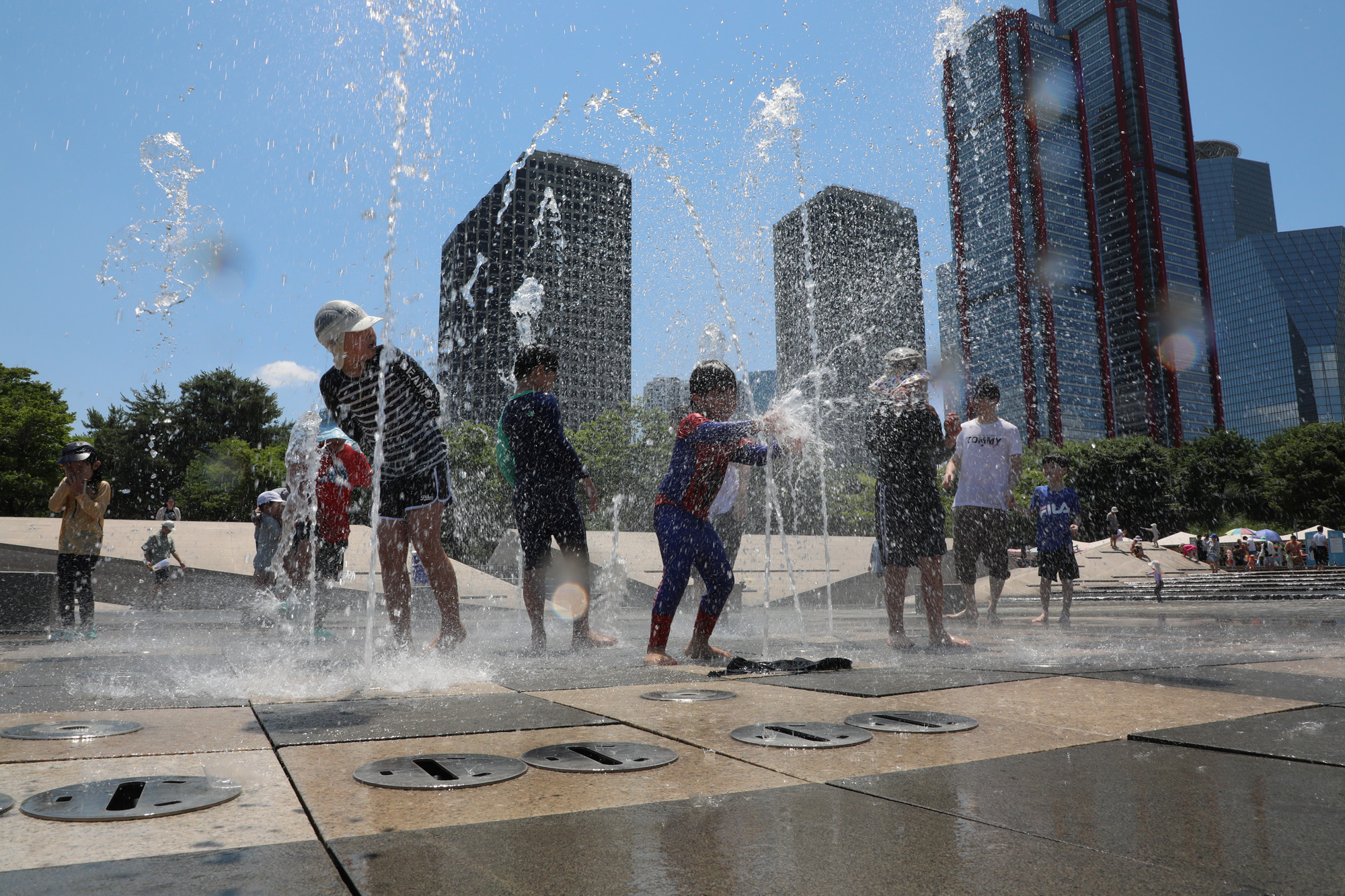 사회;날씨;무더위;한여름;여의도물빛광장;물놀이