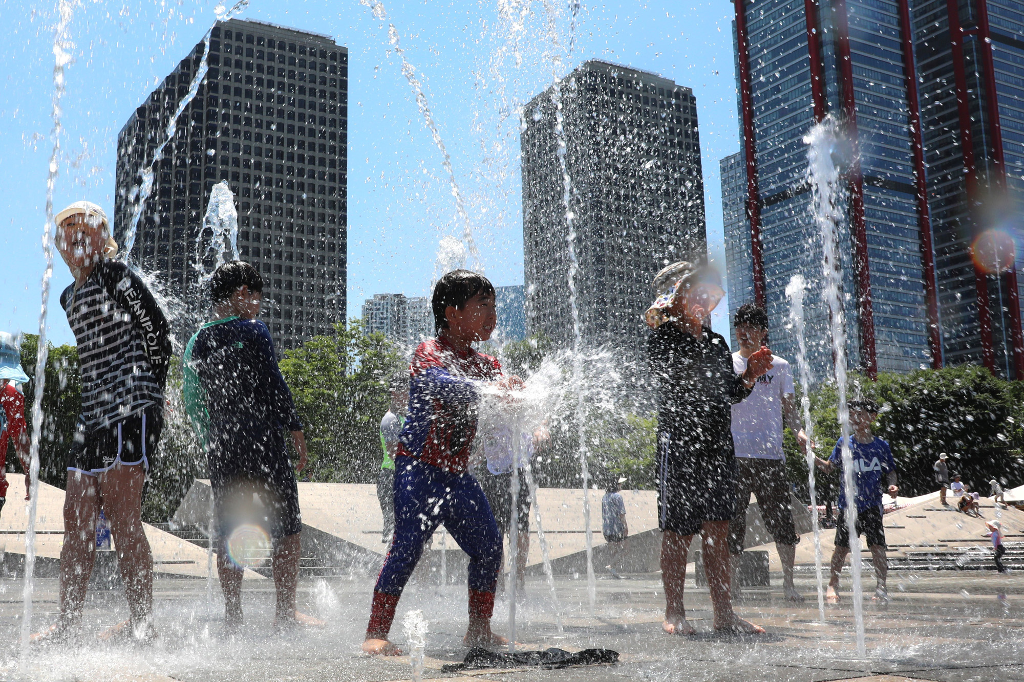 사회;날씨;무더위;한여름;여의도물빛광장;물놀이