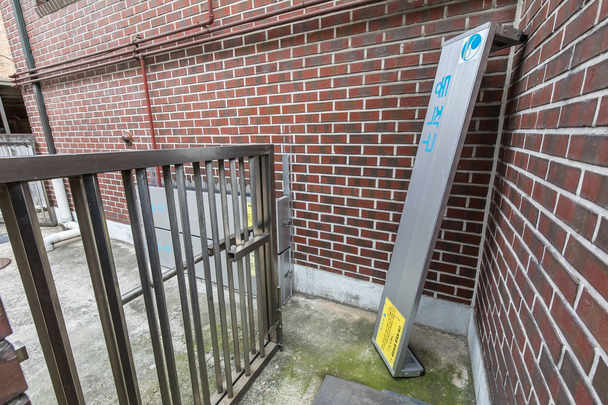 사회;세태;계절스케치;여름스케치;장마스케치;여름장마대비;장마침수지역;장마위기;동작구침수지역;수해예방용물막이판;동작구반지하물막이판