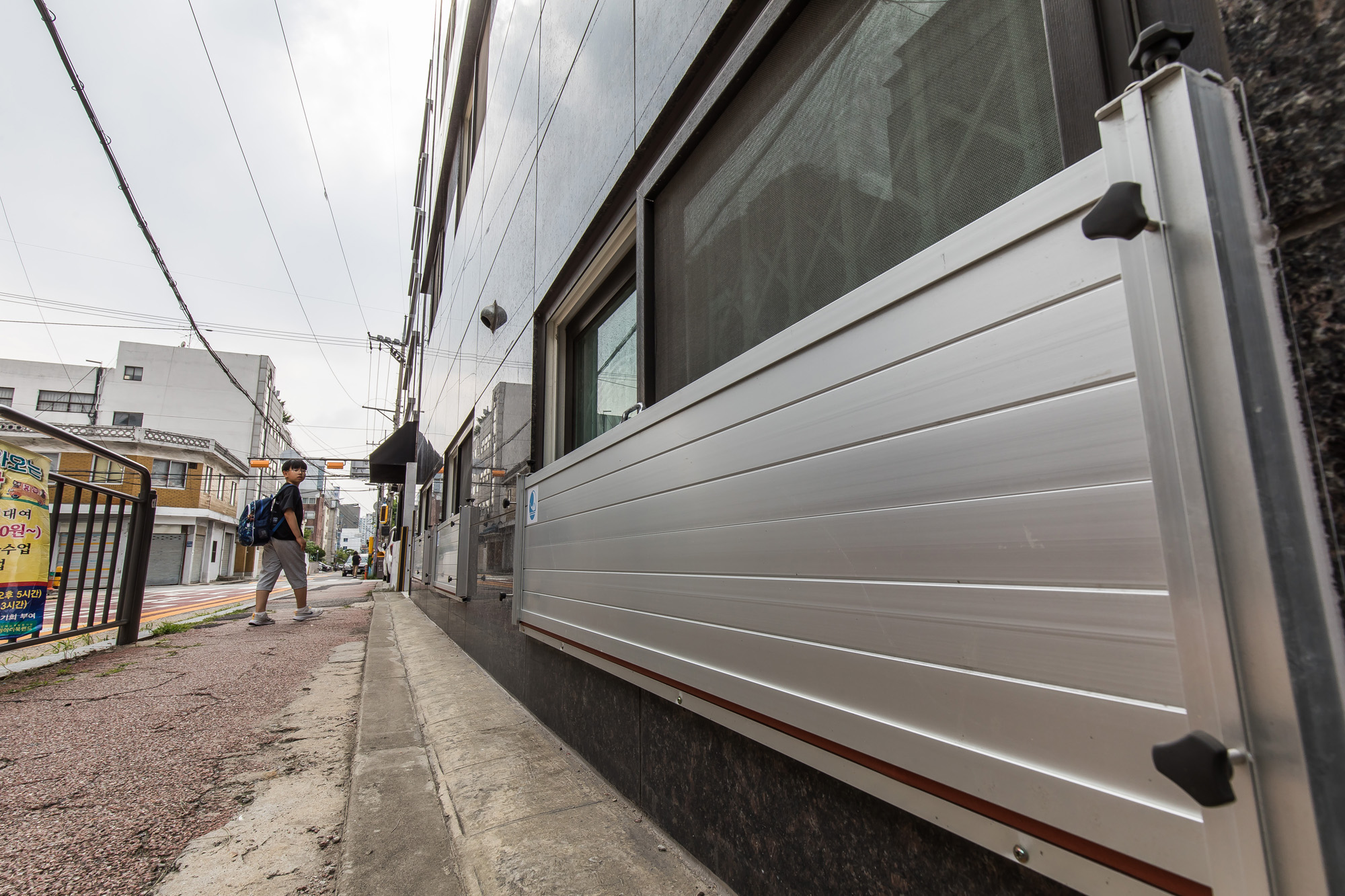 사회;세태;계절스케치;여름스케치;장마스케치;여름장마대비;장마침수지역;장마위기;동작구침수지역;수해예방용물막이판;동작구반지하물막이판