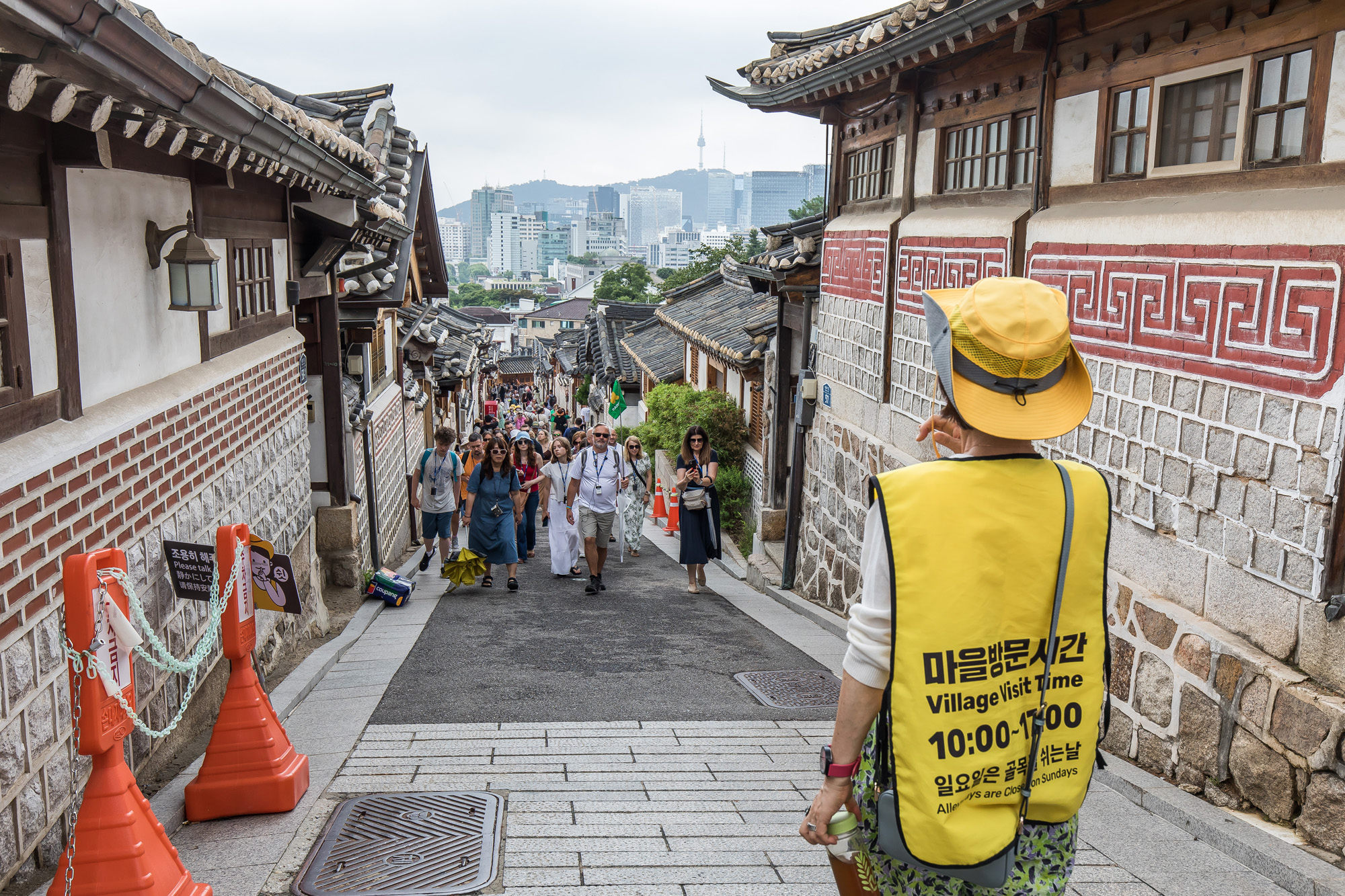 사회;세태;외국인관광객;북촌한옥마을;오버투어리즘;과잉관광;한옥마을주민피해;관광객증가;관광산업