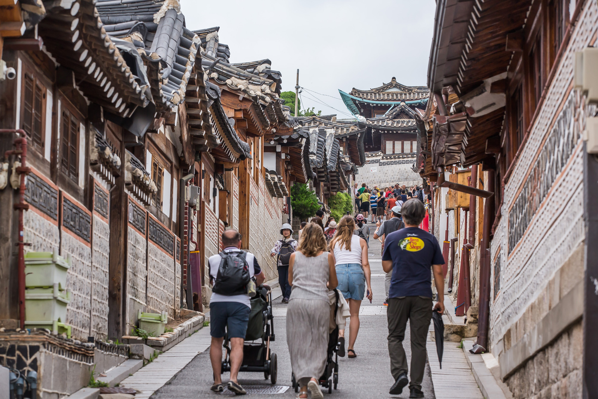 사회;세태;외국인관광객;북촌한옥마을;오버투어리즘;과잉관광;한옥마을주민피해;관광객증가;관광산업