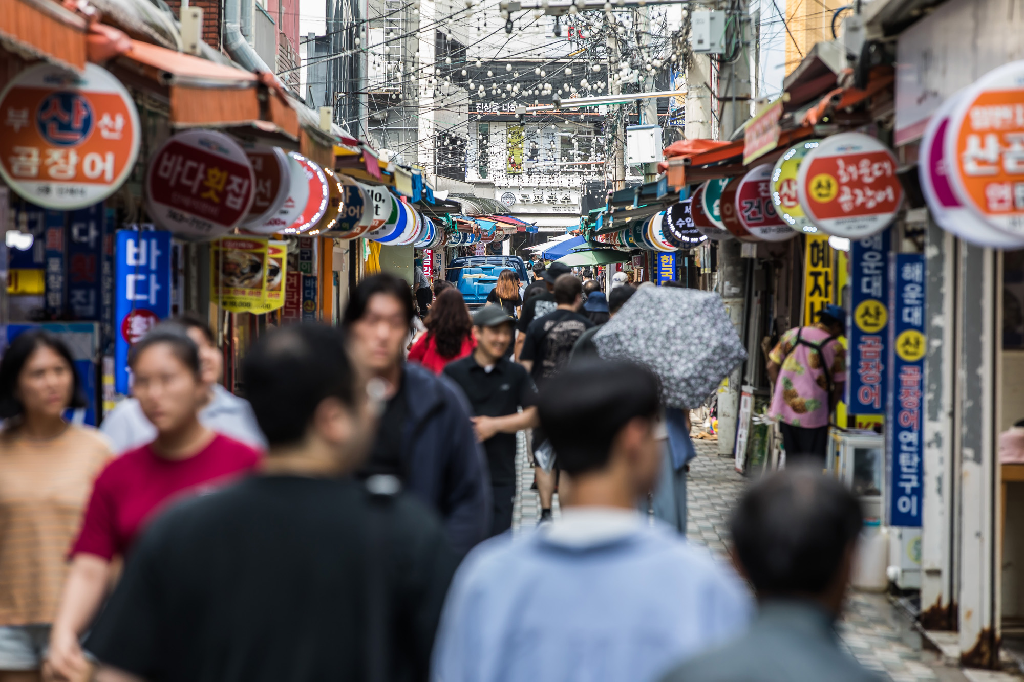 정치;정당;여당;국민의힘;국민의힘전당대회;국민의힘당대표;당권주자;영남권민심;국민의힘텃밭;국민의힘PKTK합동연설회;한동훈;원희룡;나경원;윤상현;부산민심;부산해운대전통시장;해운대시장