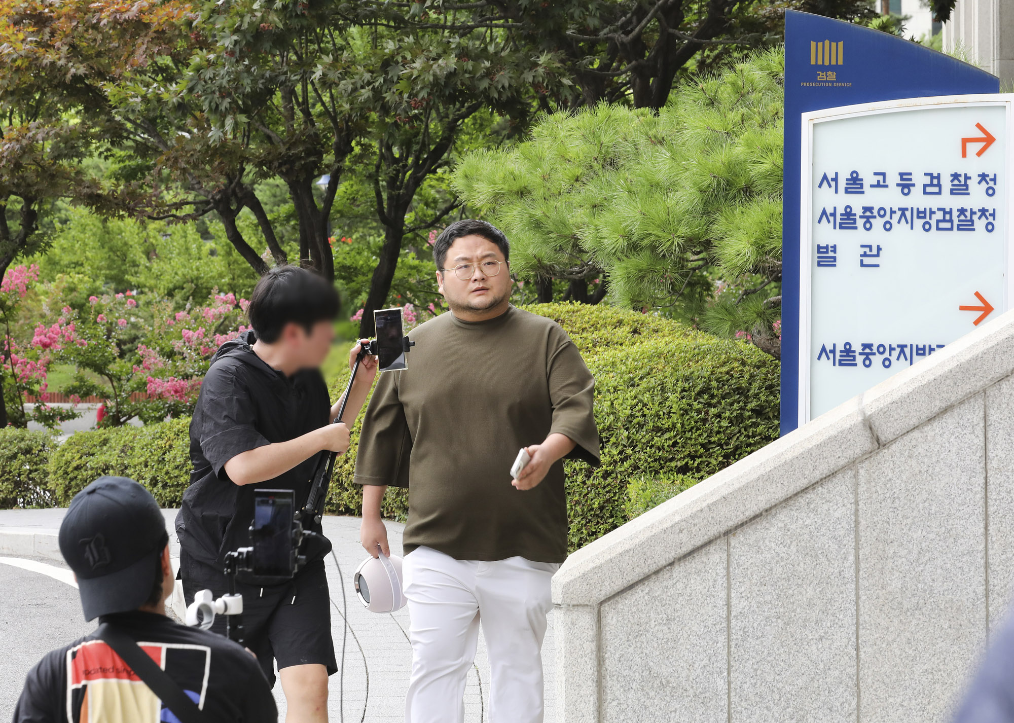 구제역;유튜버;사이버렉카;렉카연합;쯔양;랙카;구제역검찰자진출석;구제역검찰;구제역중앙지검;이준희