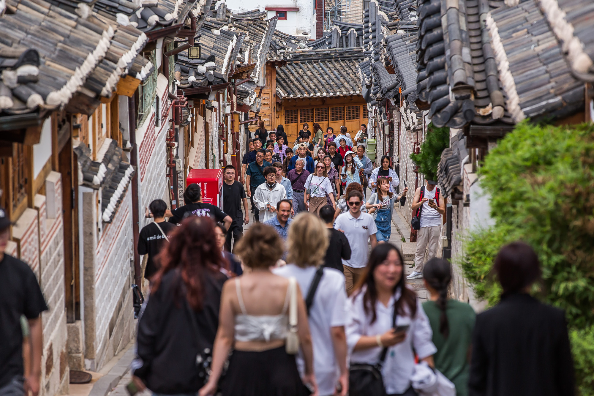 사회;세태;외국인관광객;북촌한옥마을;오버투어리즘;과잉관광;한옥마을주민피해;관광객증가;관광산업