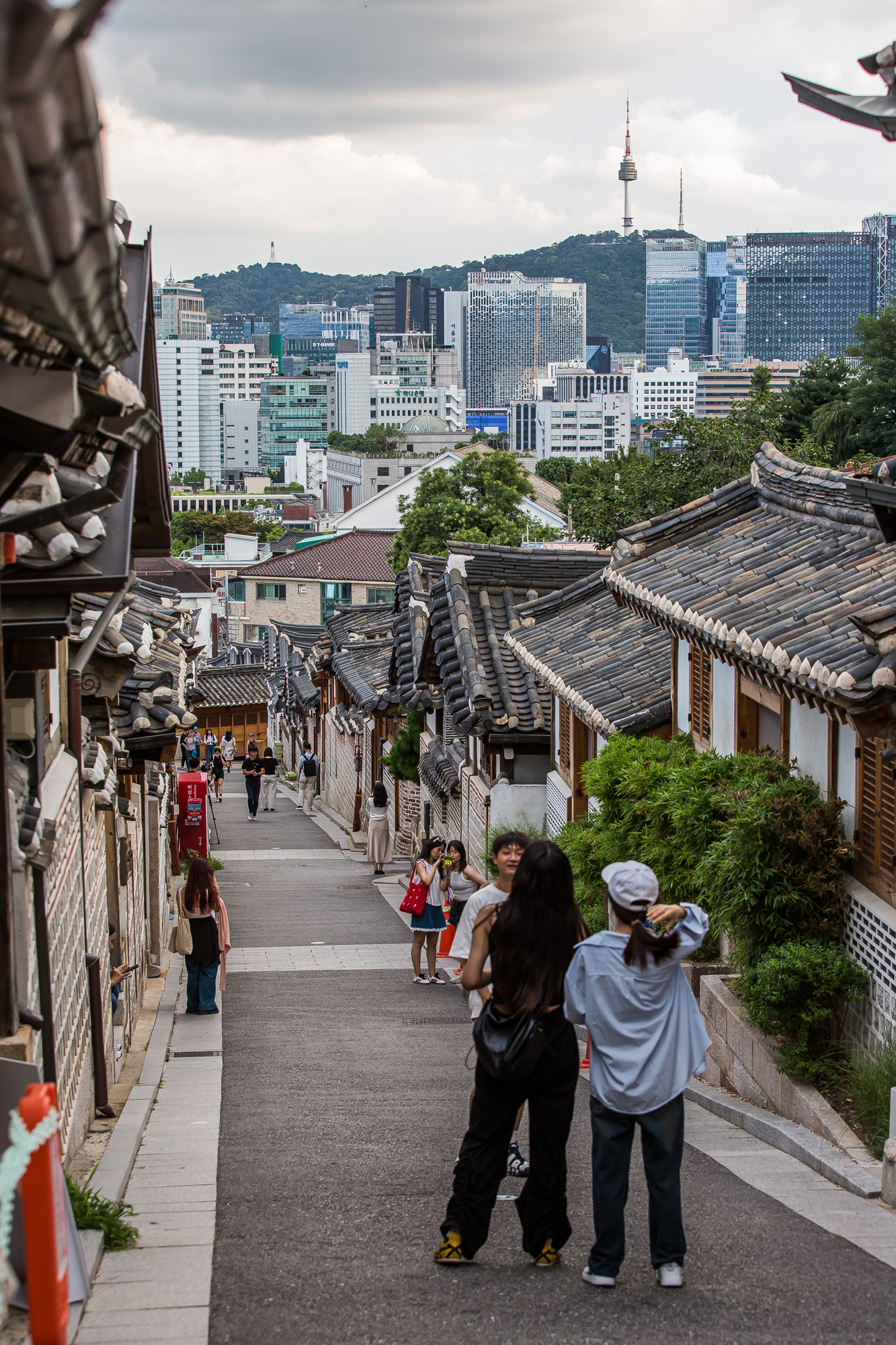 사회;세태;외국인관광객;북촌한옥마을;오버투어리즘;과잉관광;한옥마을주민피해;관광객증가;관광산업
