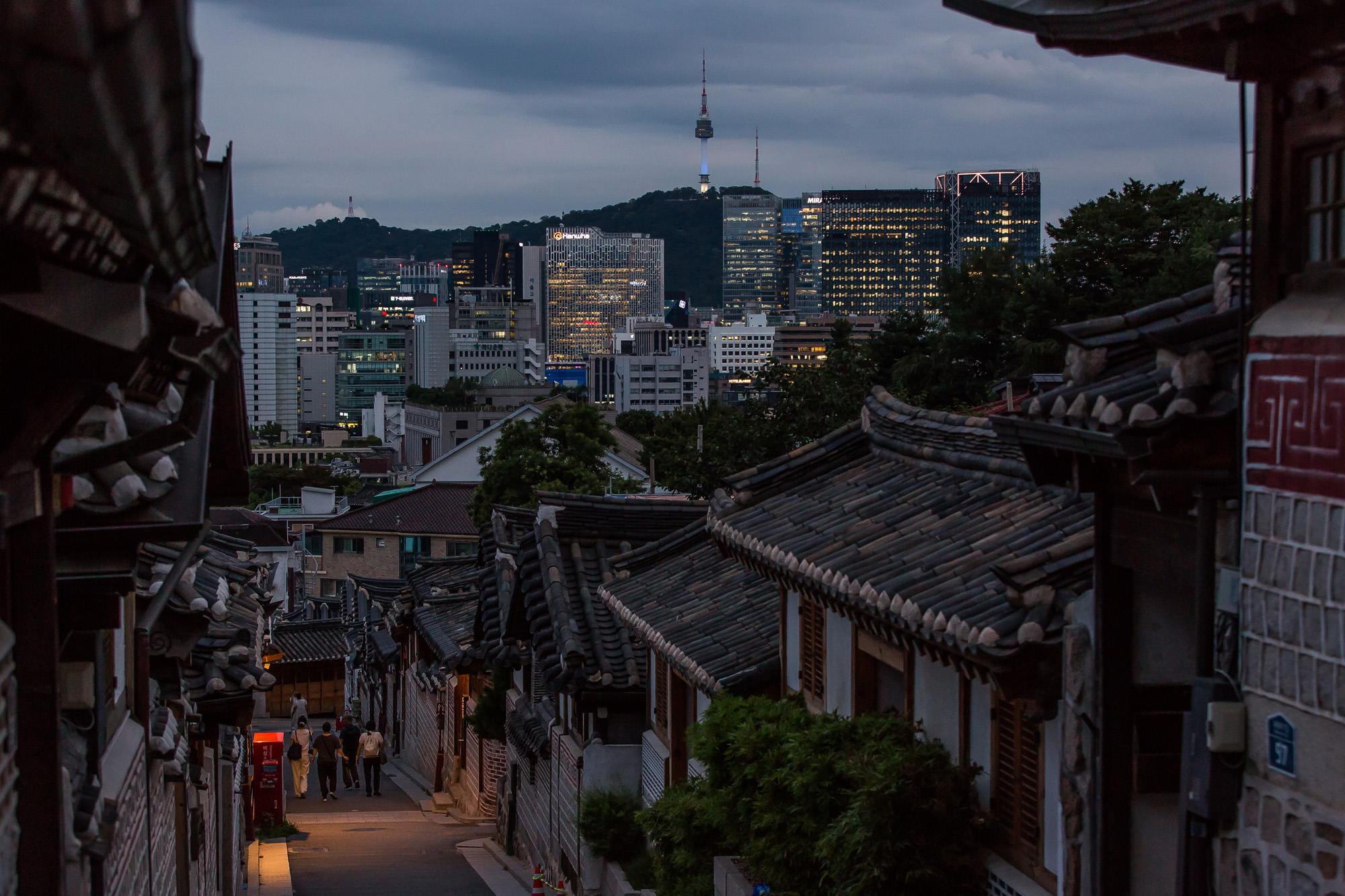 사회;세태;외국인관광객;북촌한옥마을;오버투어리즘;과잉관광;한옥마을주민피해;관광객증가;관광산업