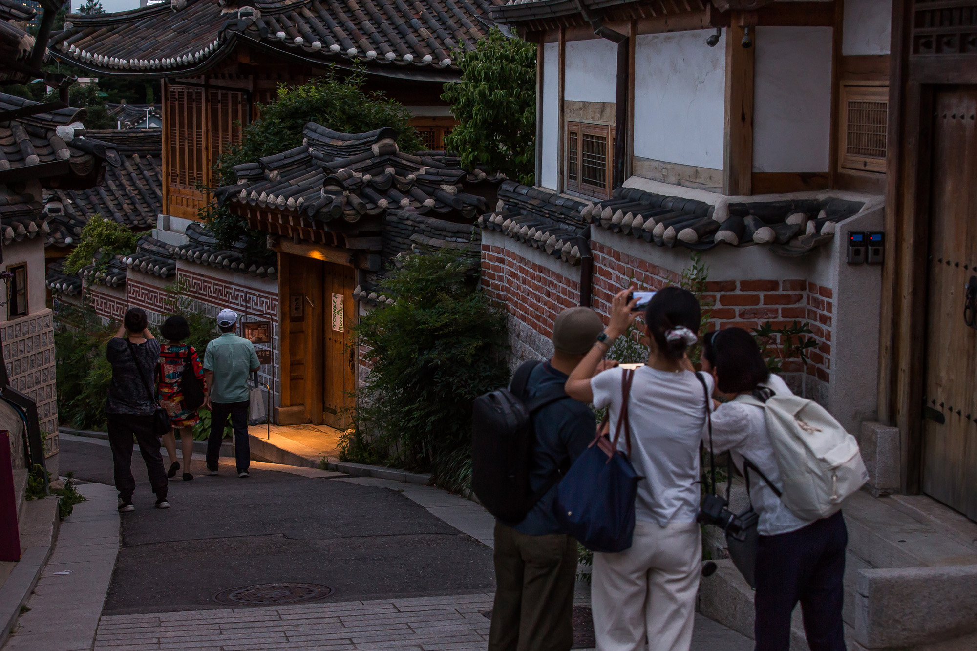 사회;세태;외국인관광객;북촌한옥마을;오버투어리즘;과잉관광;한옥마을주민피해;관광객증가;관광산업