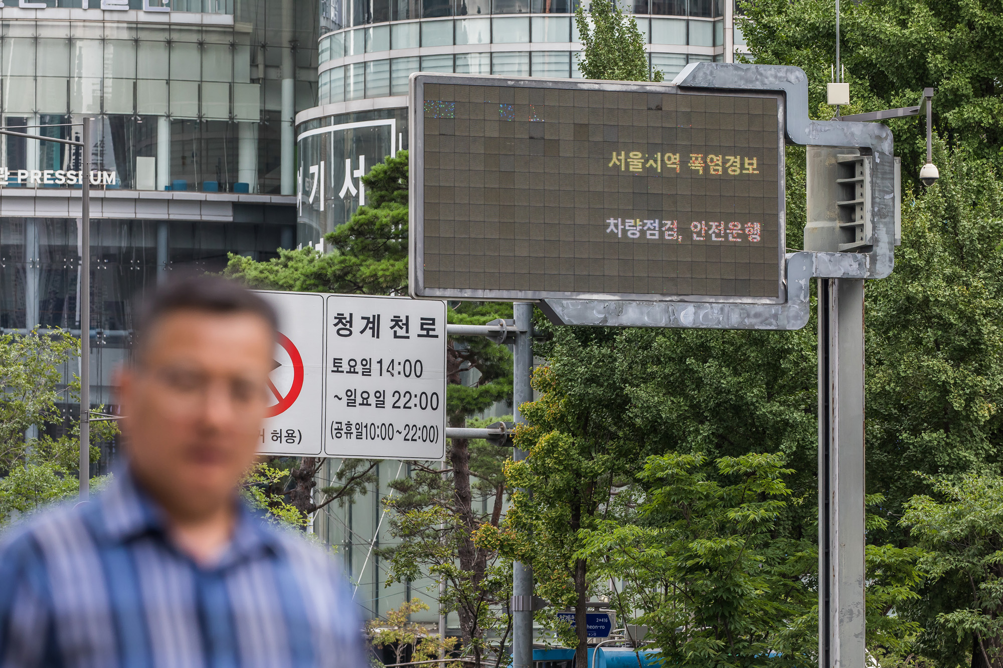 사회;세태;날씨;폭염;여름;계절스케치;폭염스케치;여름스케치;장마철;장마철폭염;소나기;광화문광장