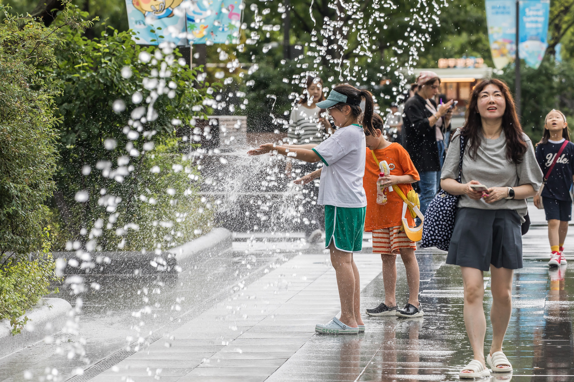 사회;세태;날씨;폭염;여름;계절스케치;폭염스케치;여름스케치;장마철;장마철폭염;소나기;광화문광장