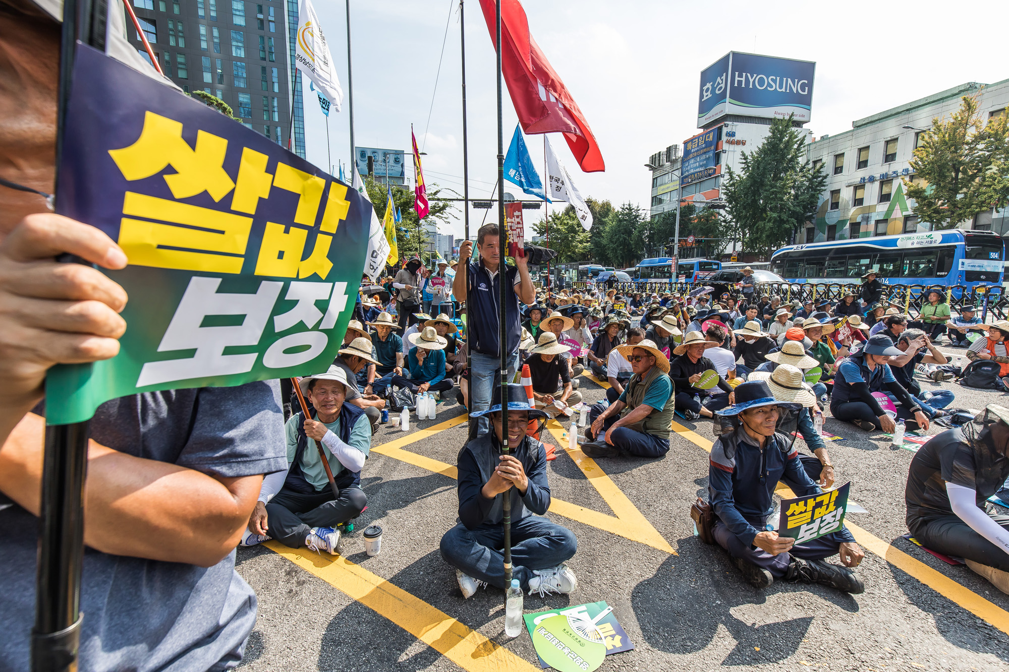 사회;집회;시위;전국농민회총연맹;전국쌀생산자협회;농민단체;쌀값보장농민대회;쌀값대폭락;농민생존권보장촉구