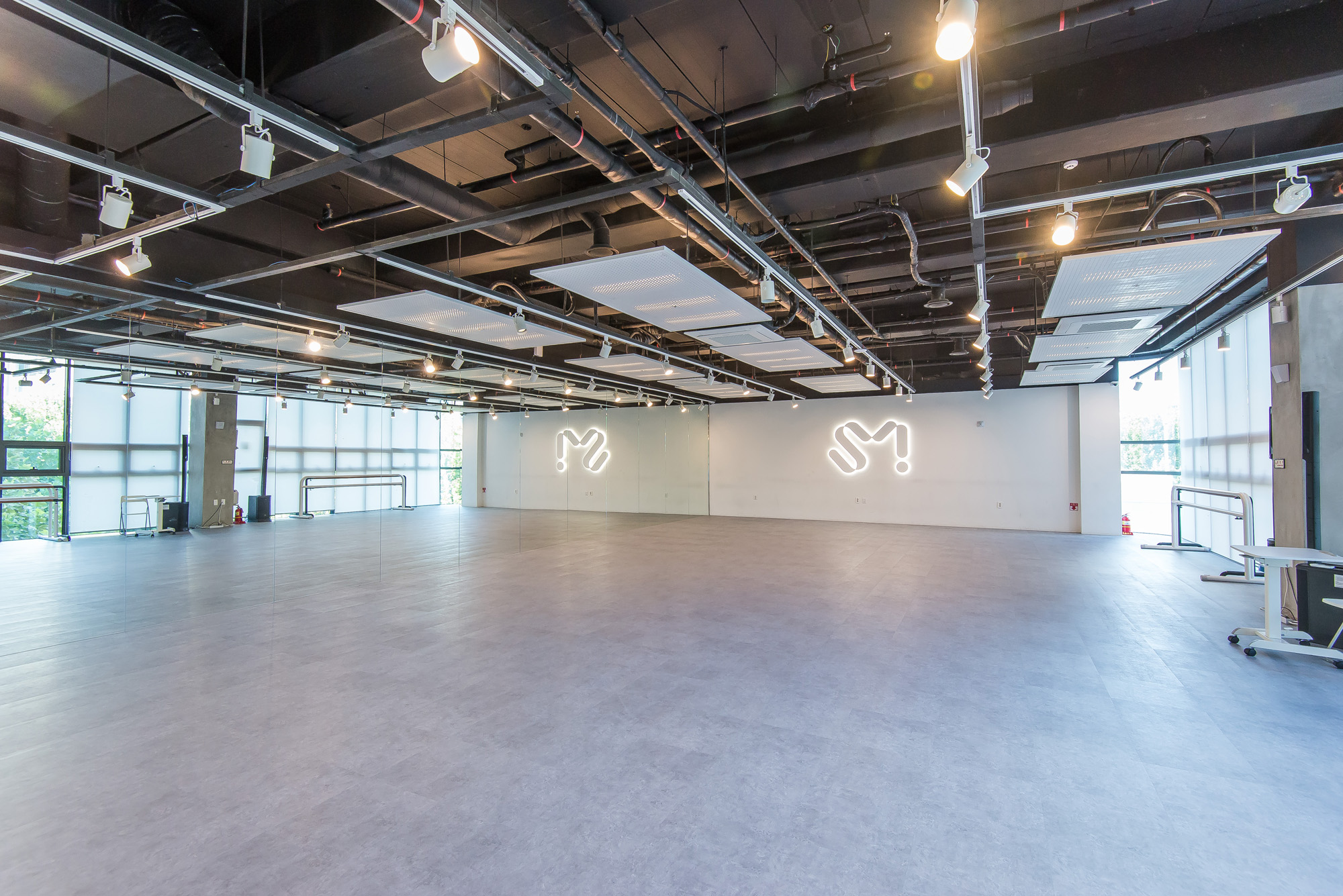 연예;엔터테인먼트;SM유니버스;K스타양성교육기관;장재원;SM엔터테인먼트;아이돌연습생;아이돌학원;SMU