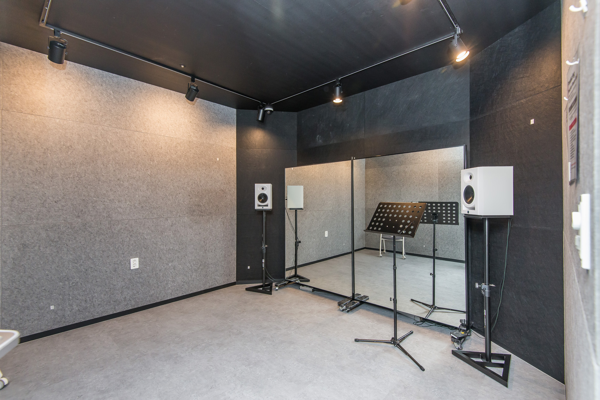 연예;엔터테인먼트;SM유니버스;K스타양성교육기관;장재원;SM엔터테인먼트;아이돌연습생;아이돌학원;SMU