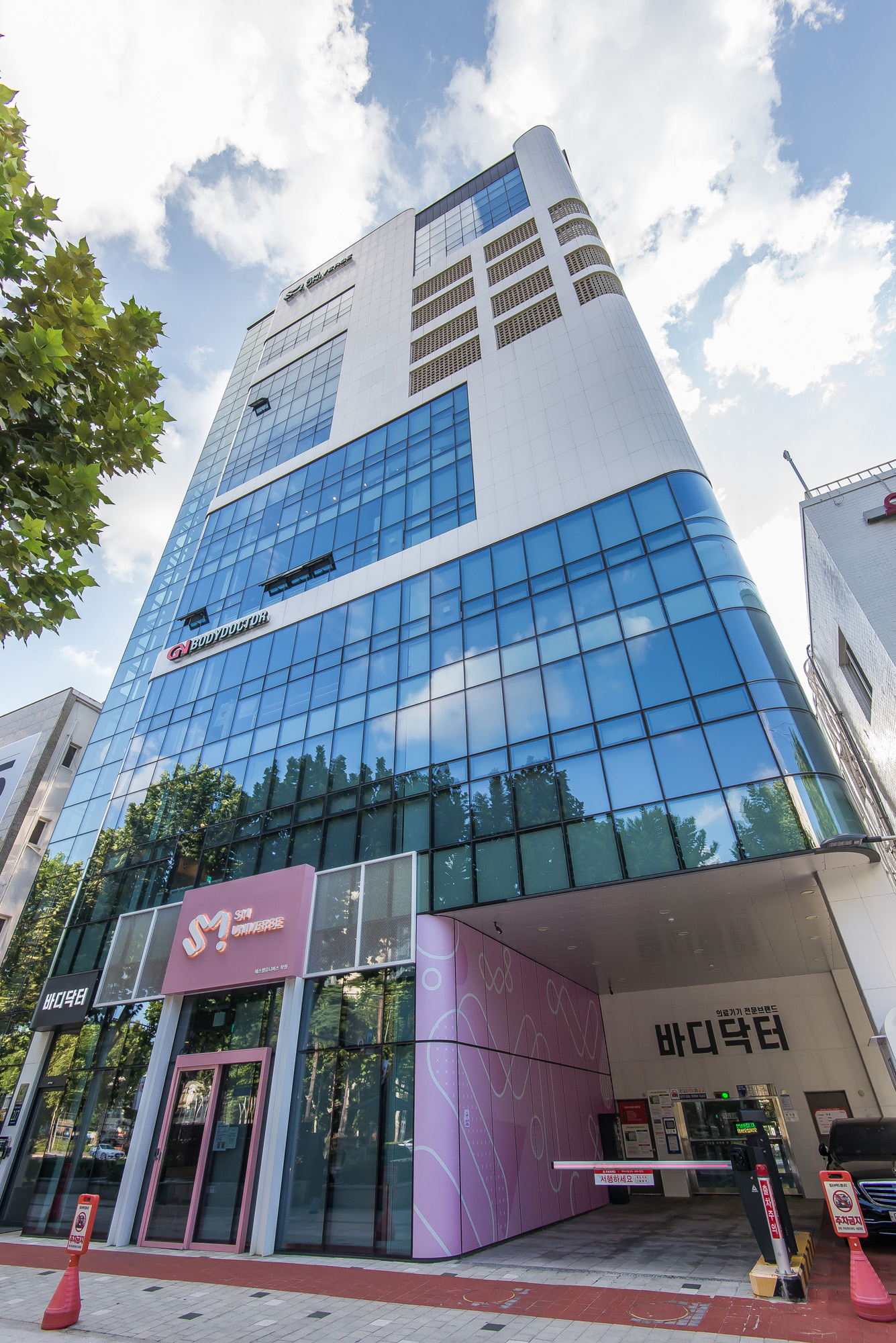 연예;엔터테인먼트;SM유니버스;K스타양성교육기관;장재원;SM엔터테인먼트;아이돌연습생;아이돌학원;SMU