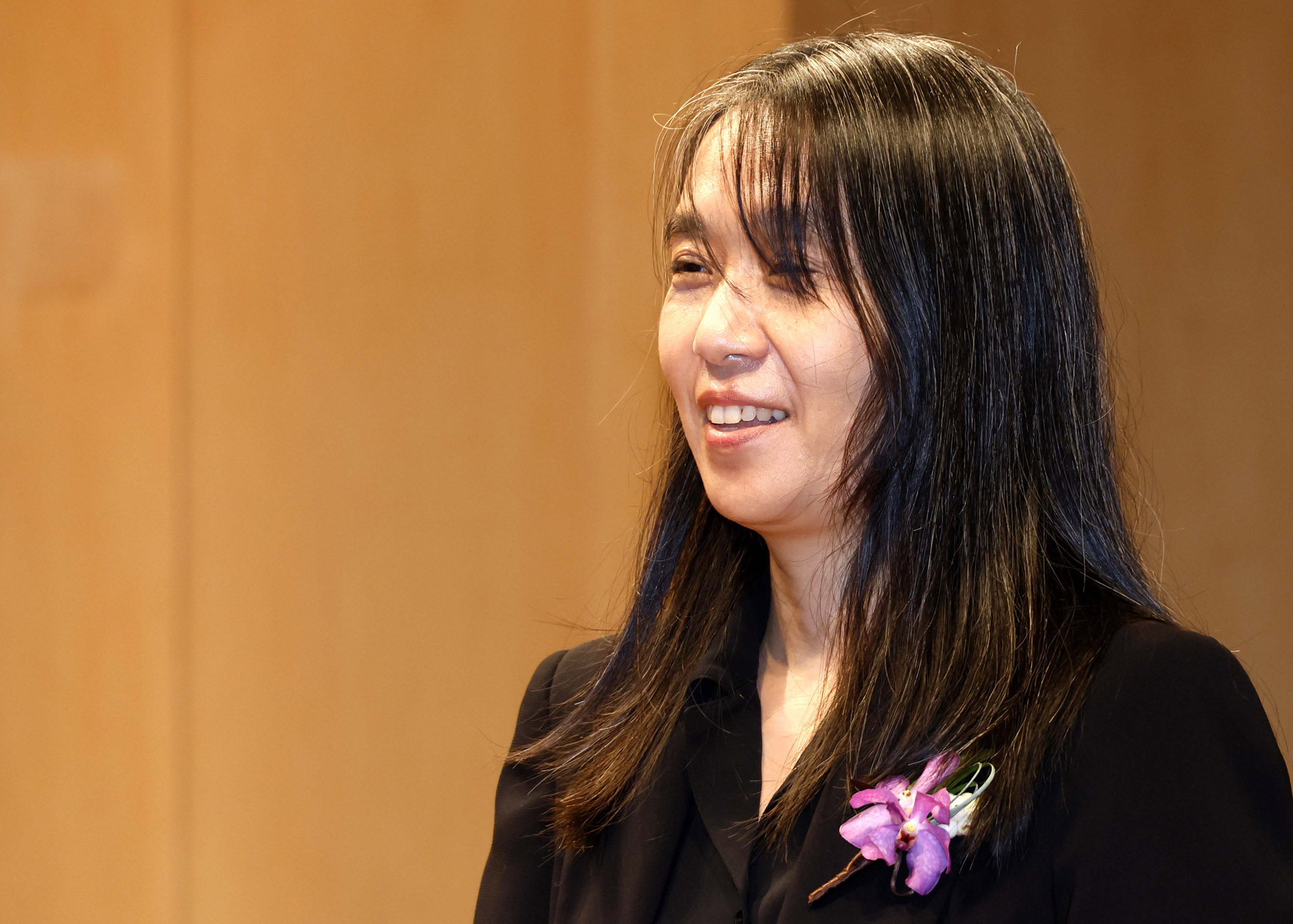 한강;한강작가;한강노벨문학상;한강척공식석상;한강포니정