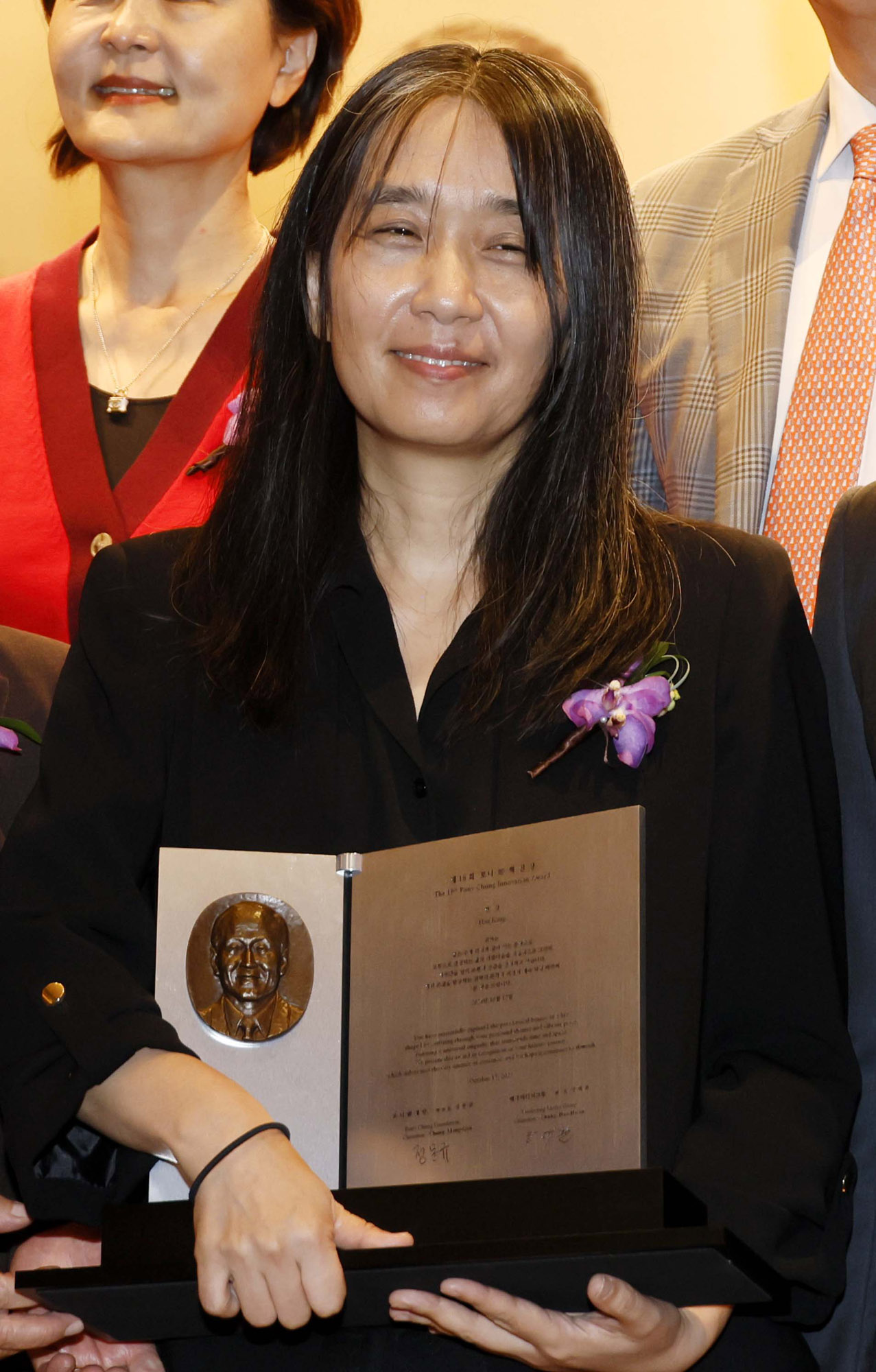 한강;한강작가;한강노벨문학상;한강척공식석상;한강포니정