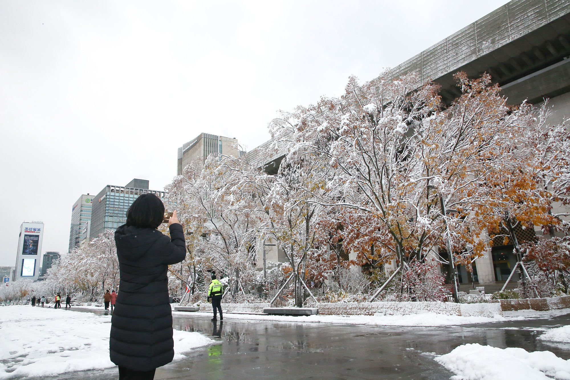 서울 첫눈 광화문 출근